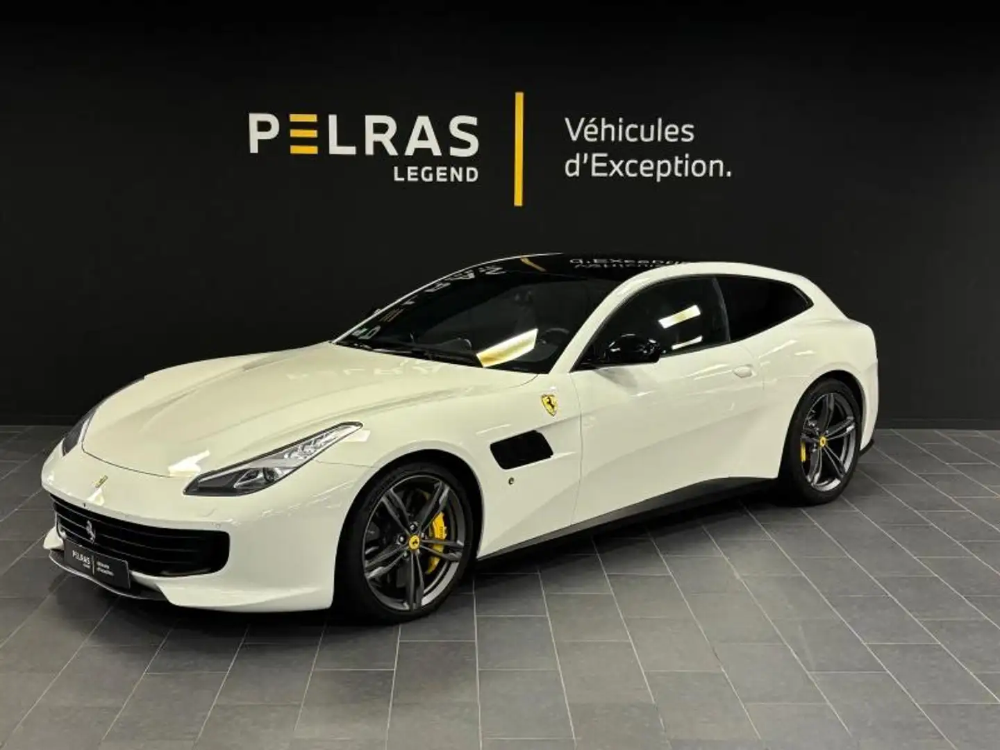 Ferrari GTC4 Lusso V12 6.3 690ch Blanc - 1