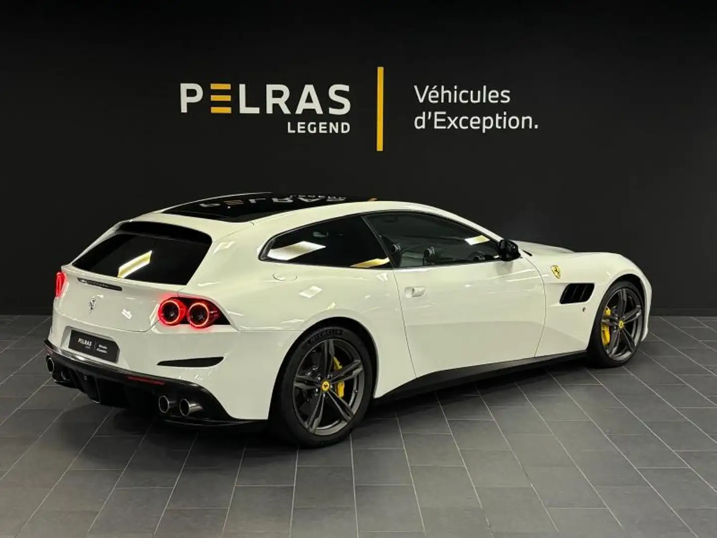 Ferrari GTC4 Lusso V12 6.3 690ch Blanc - 2