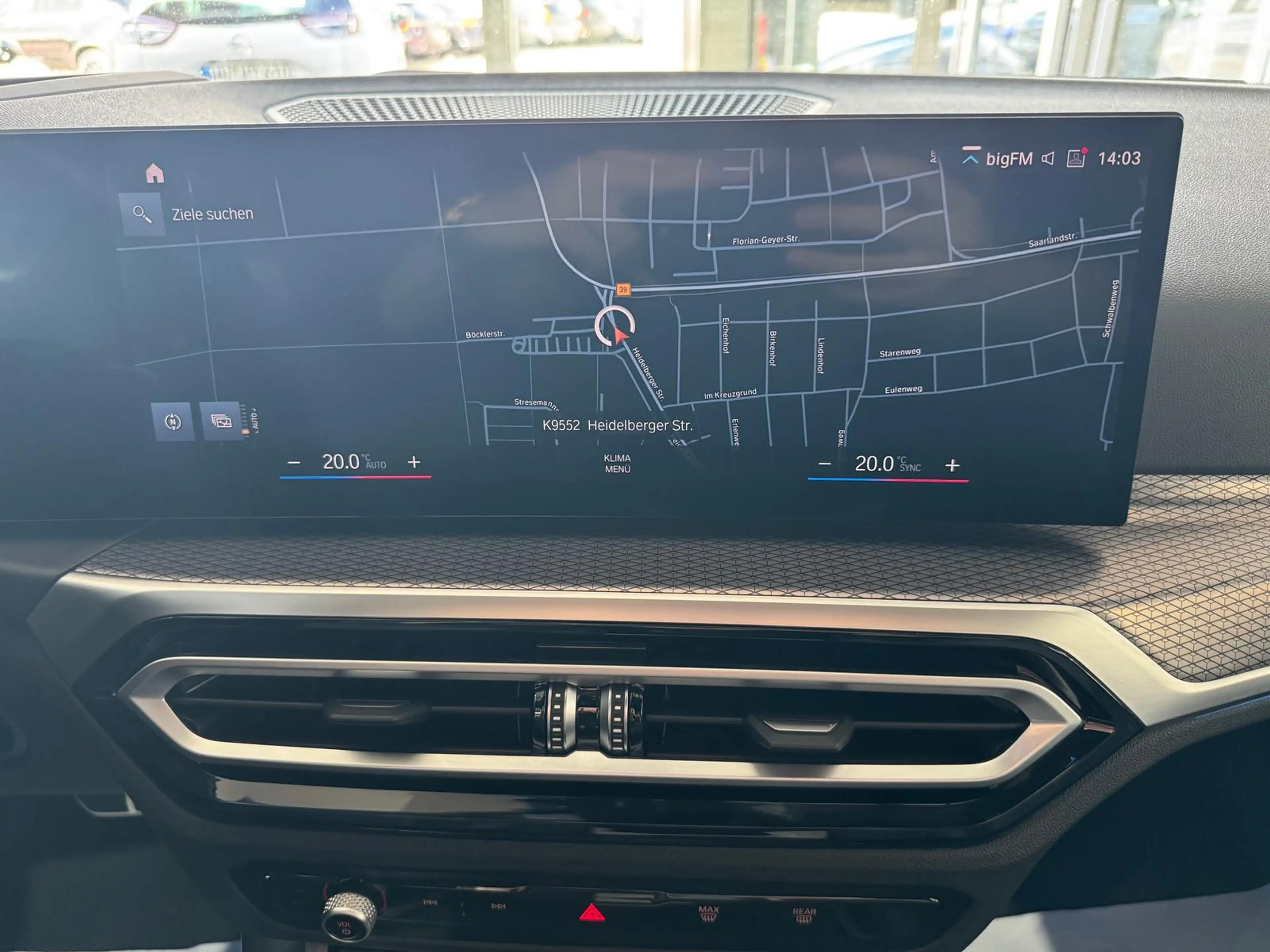 BMW 330 i M-Sport WIDESCREEN H&K LED AHK HUD KAM SHZG — photo 23