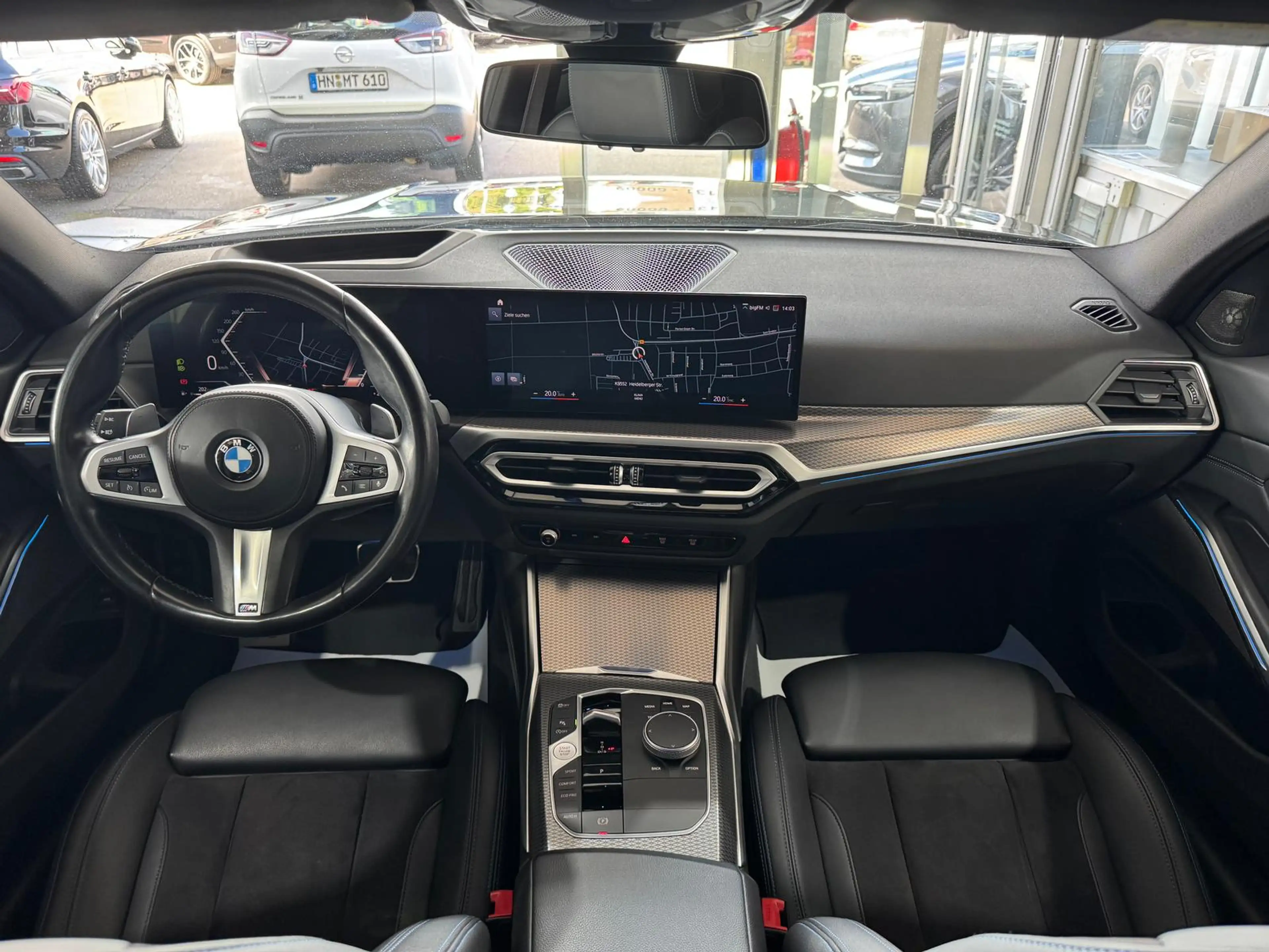 BMW 330 i M-Sport WIDESCREEN H&K LED AHK HUD KAM SHZG — photo 18