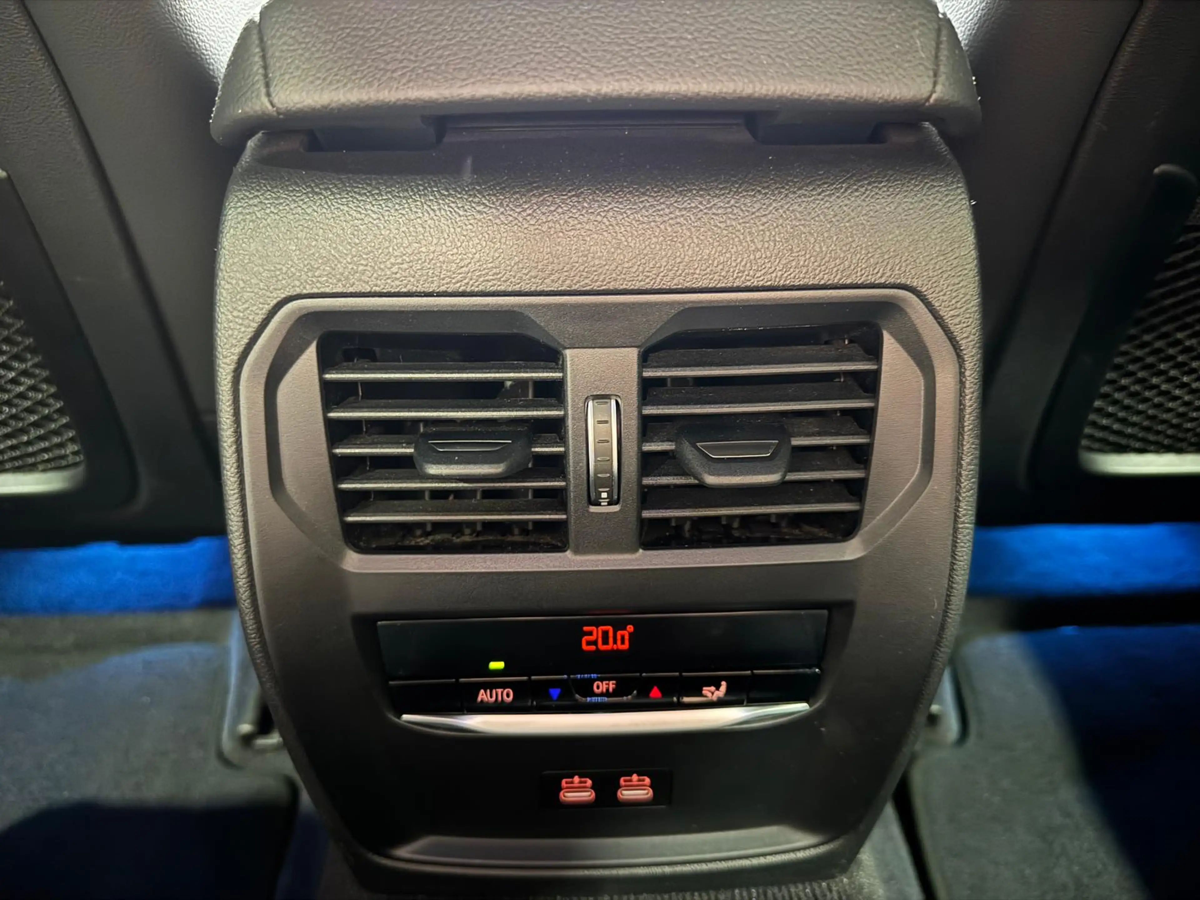 BMW 330 i M-Sport WIDESCREEN H&K LED AHK HUD KAM SHZG — photo 30