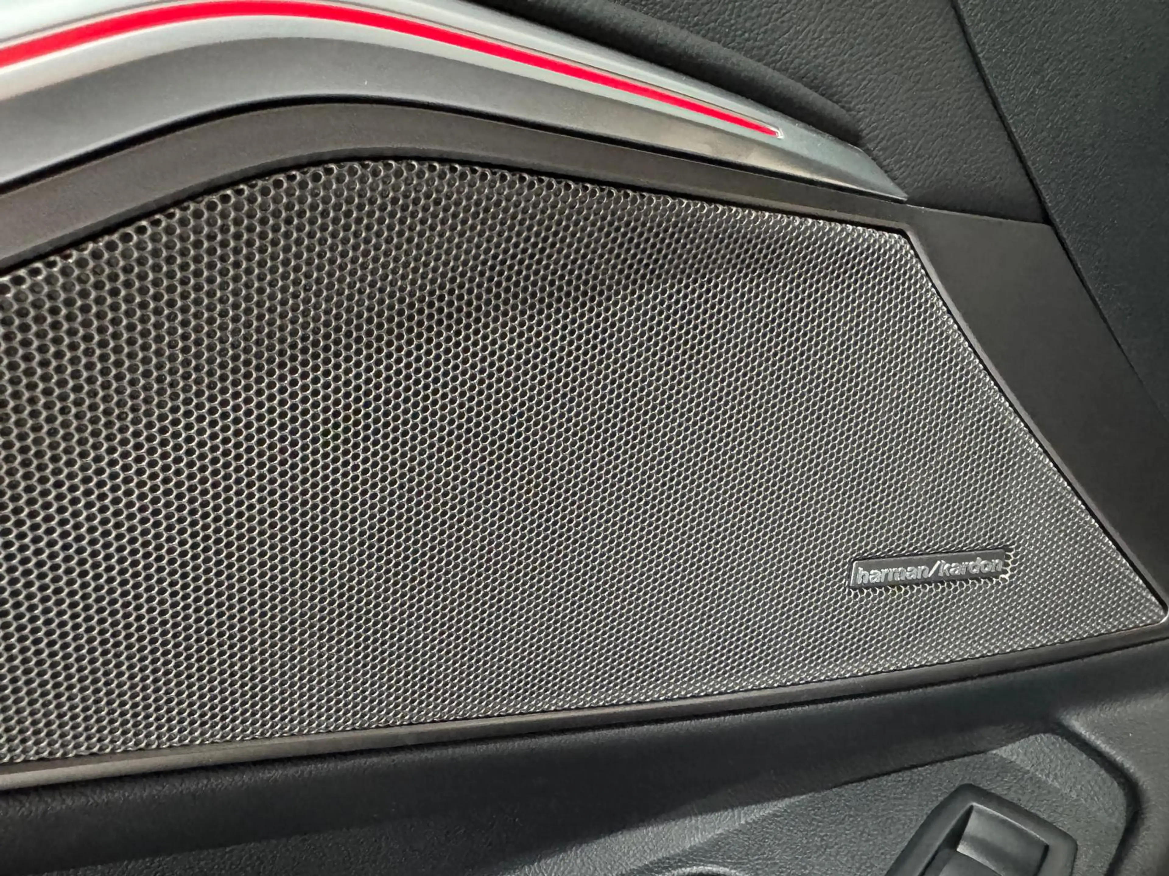 BMW 330 i M-Sport WIDESCREEN H&K LED AHK HUD KAM SHZG — photo 15