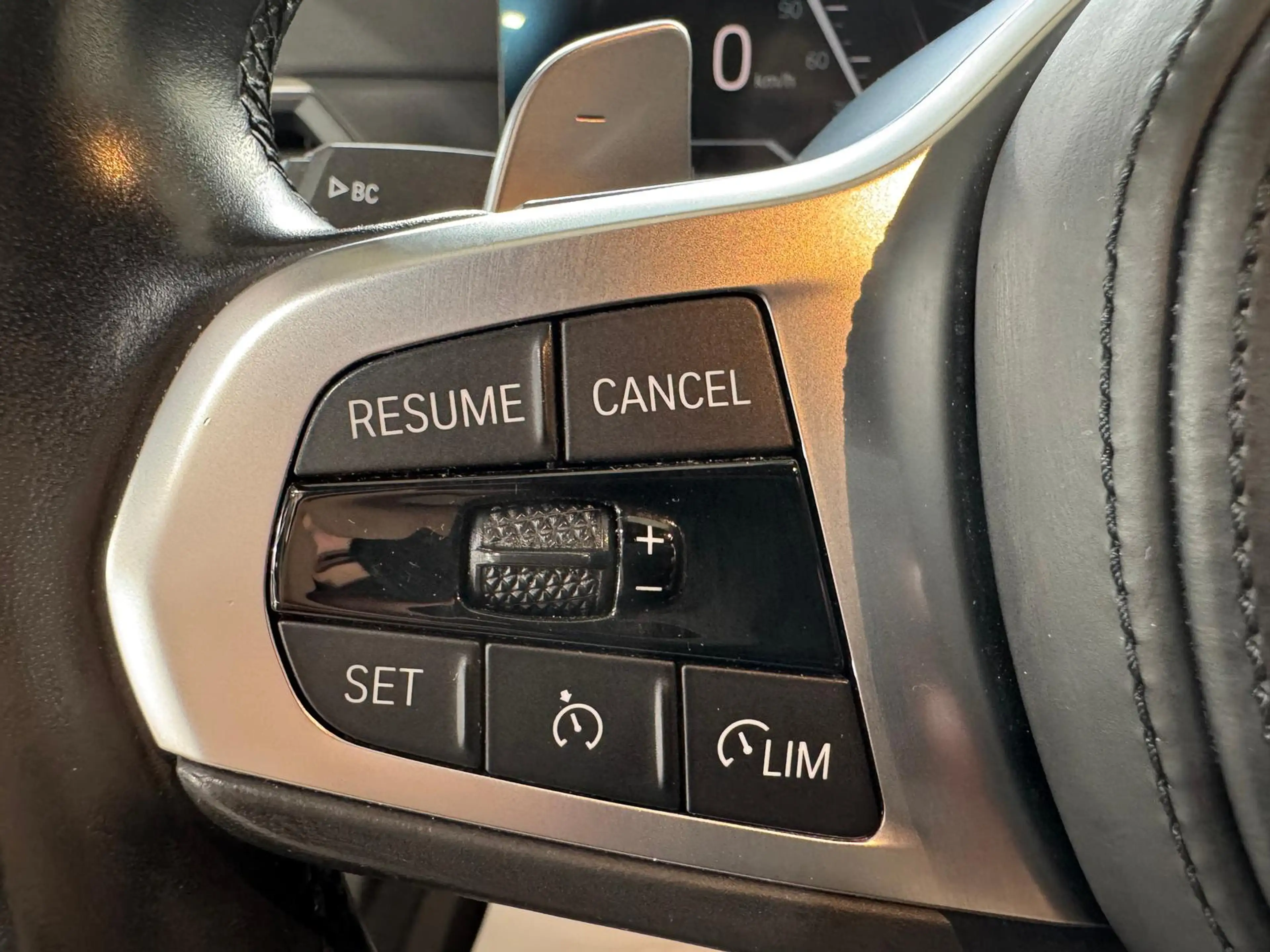 BMW 330 i M-Sport WIDESCREEN H&K LED AHK HUD KAM SHZG — photo 20