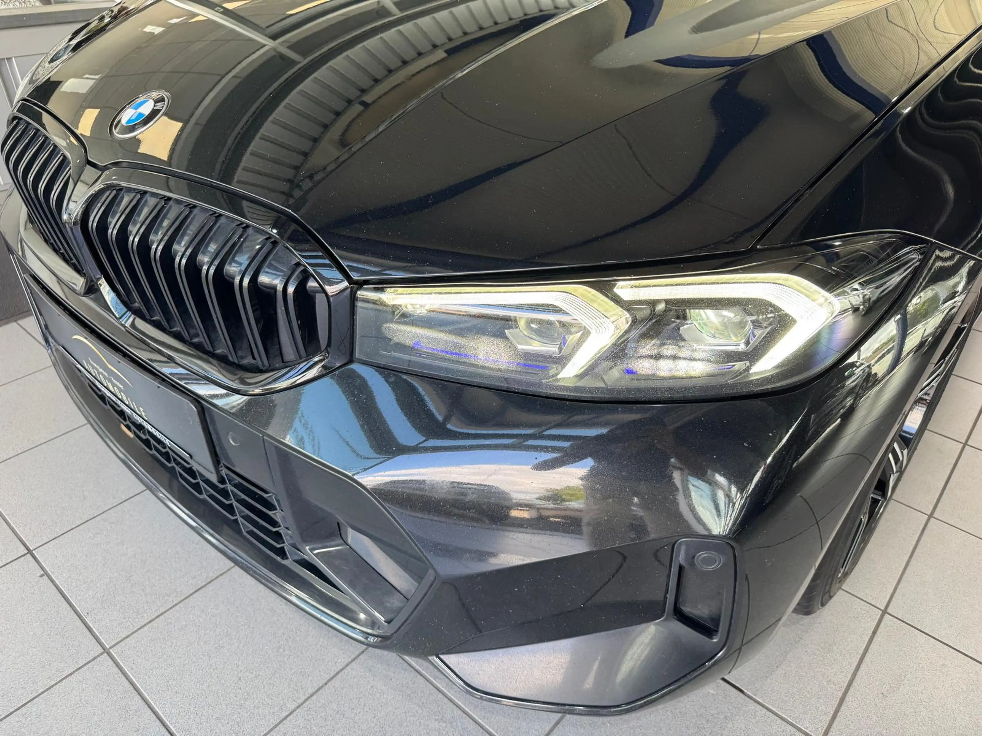 BMW 330 i M-Sport WIDESCREEN H&K LED AHK HUD KAM SHZG — photo 11