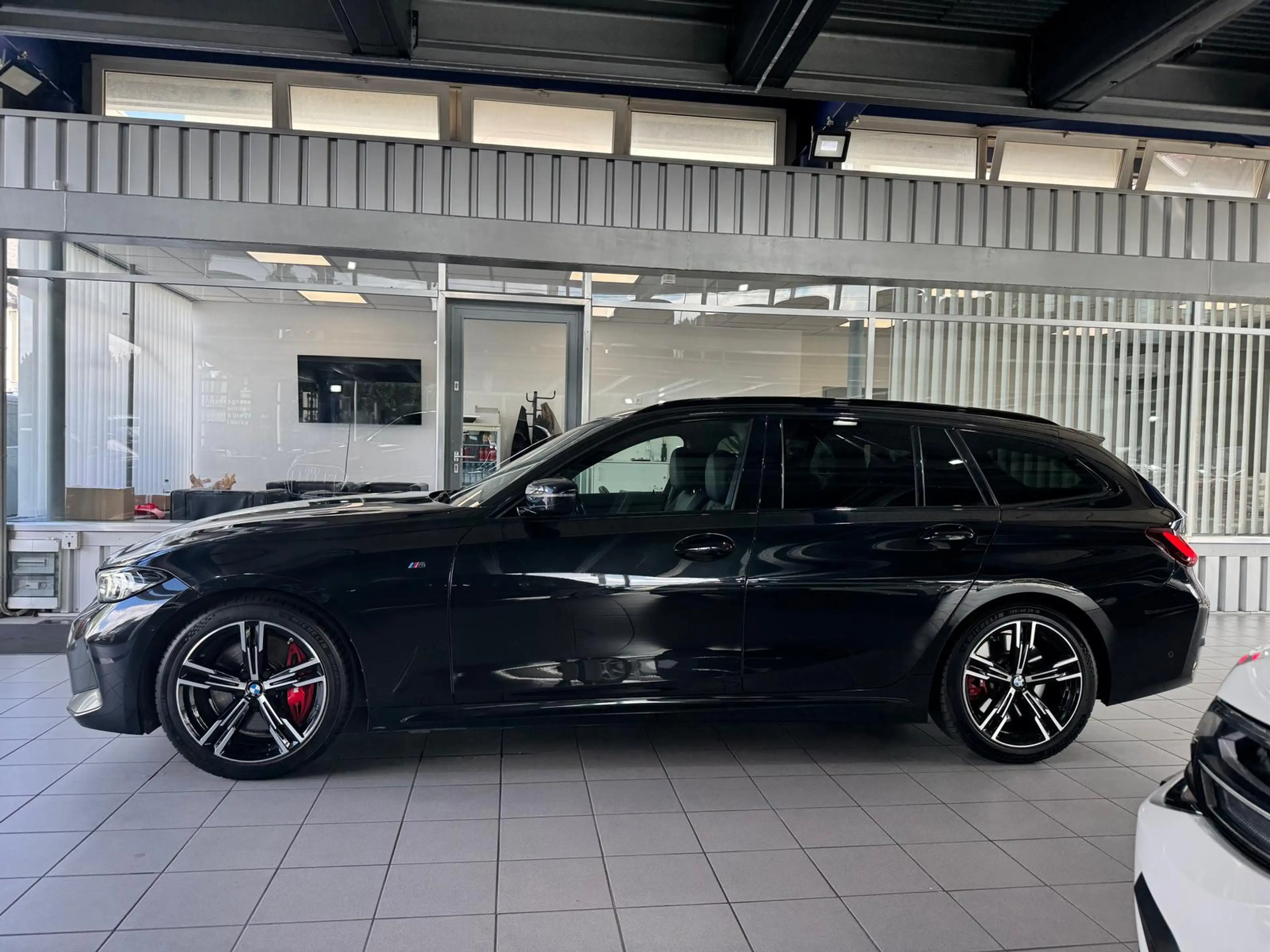 BMW 330 i M-Sport WIDESCREEN H&K LED AHK HUD KAM SHZG — photo 6