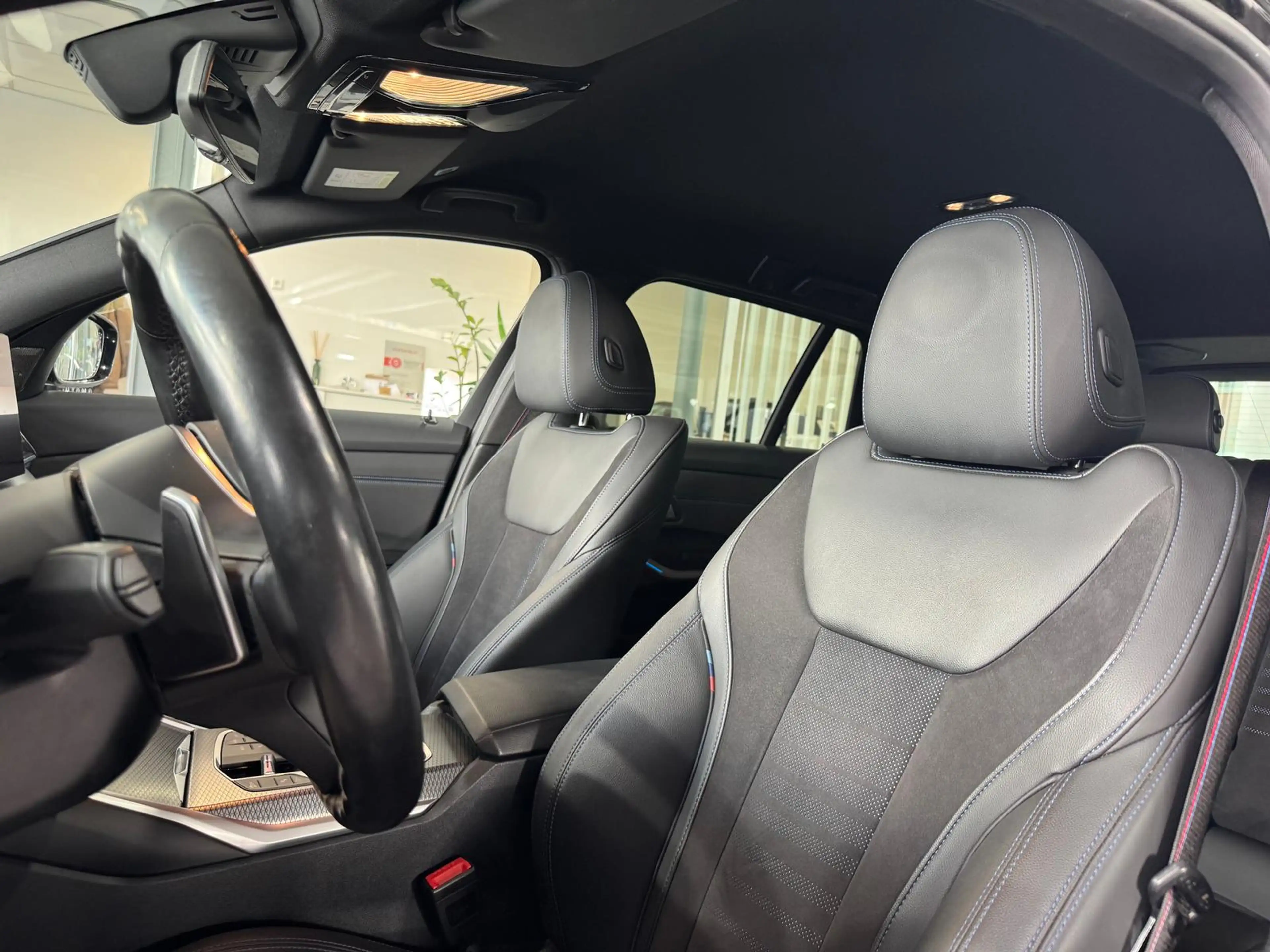 BMW 330 i M-Sport WIDESCREEN H&K LED AHK HUD KAM SHZG — photo 17
