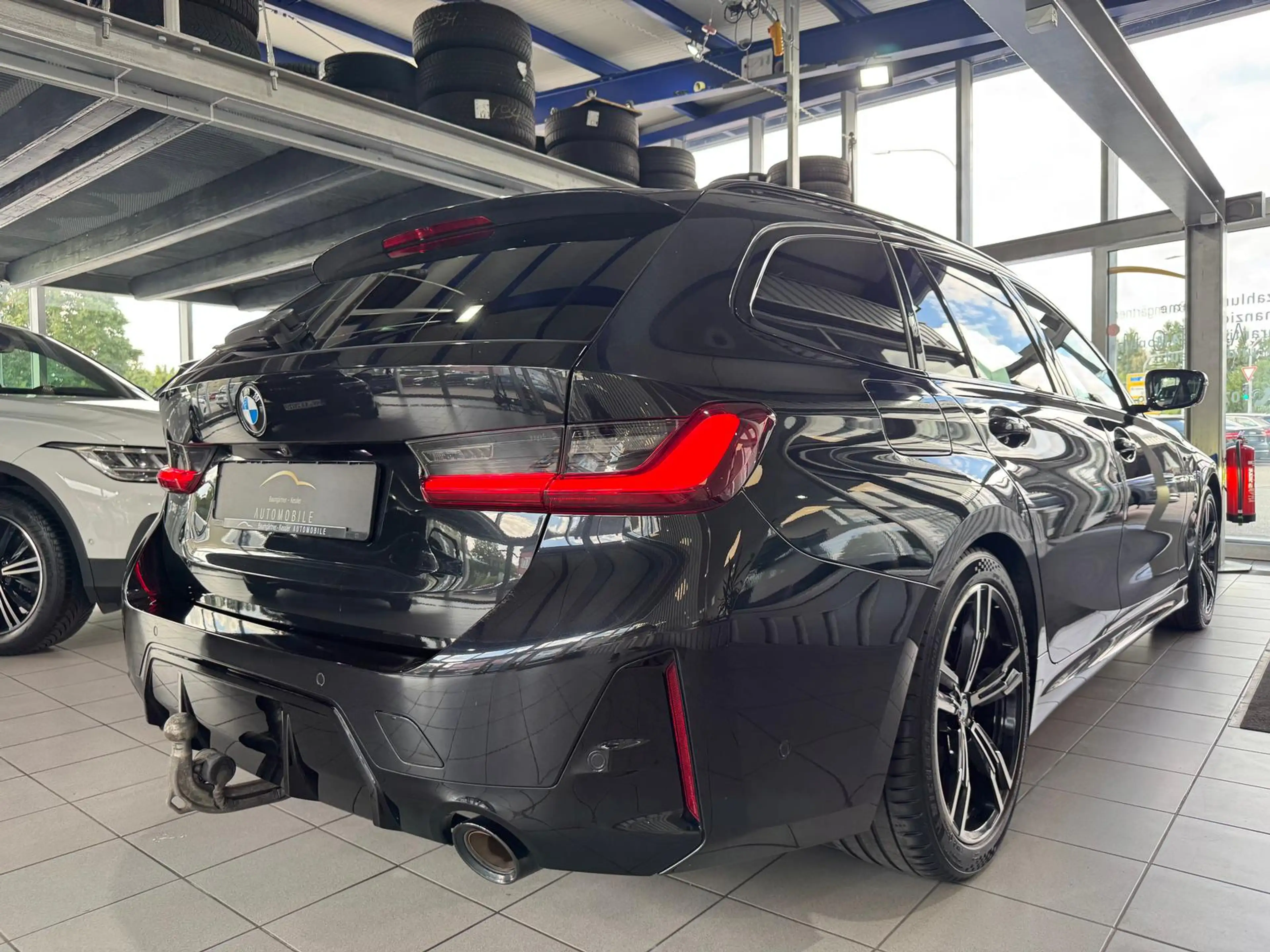 BMW 330 i M-Sport WIDESCREEN H&K LED AHK HUD KAM SHZG — photo 10