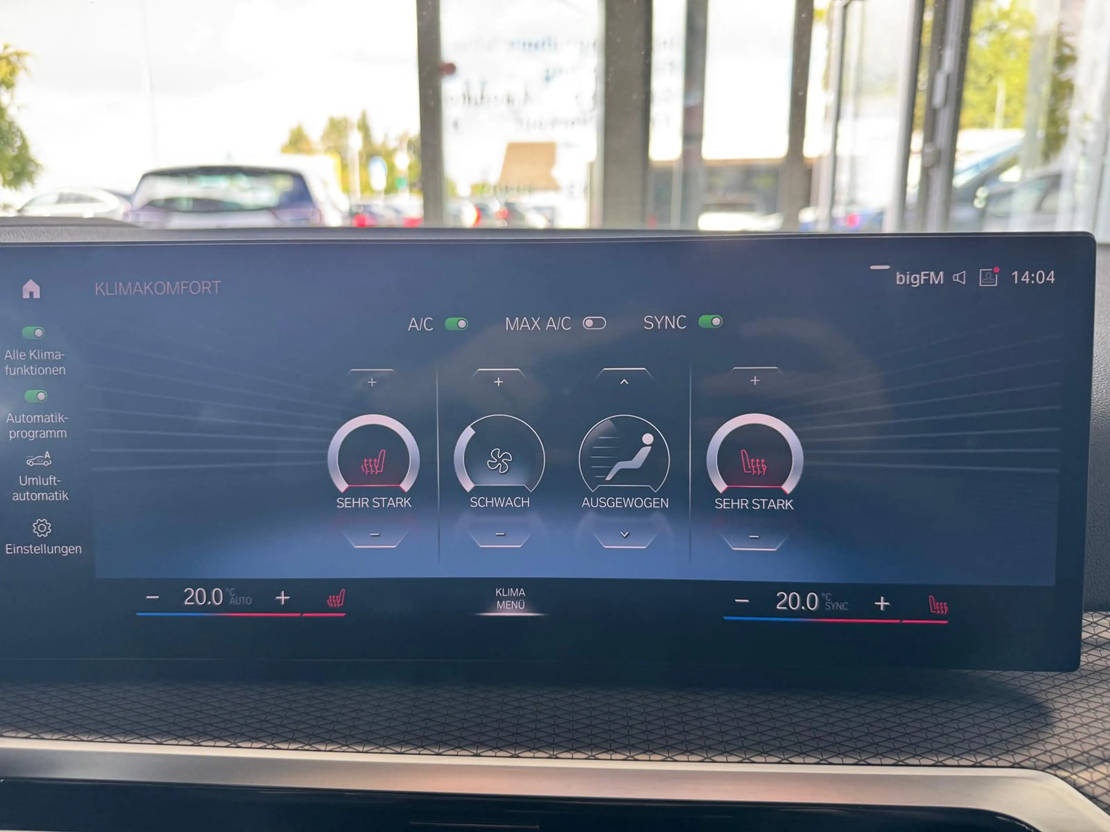 BMW 330 i M-Sport WIDESCREEN H&K LED AHK HUD KAM SHZG — photo 24