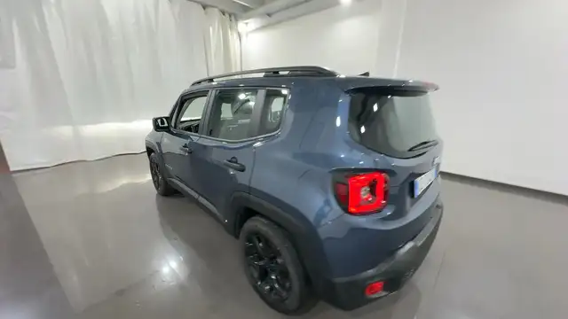 Jeep Renegade view 3