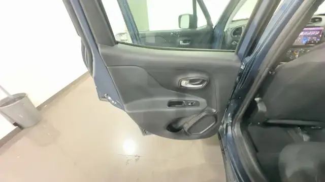 Jeep Renegade view 12