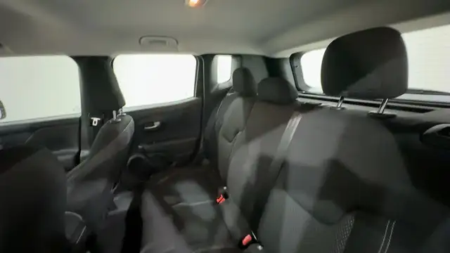 Jeep Renegade view 13