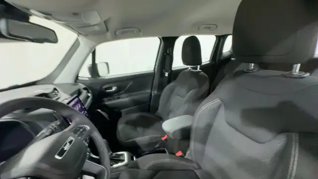 Jeep Renegade view 11