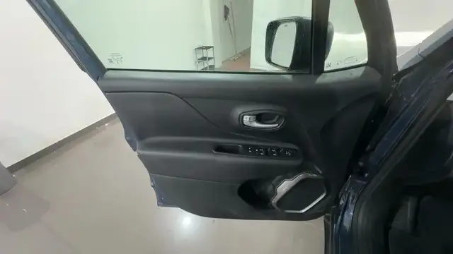 Jeep Renegade view 10