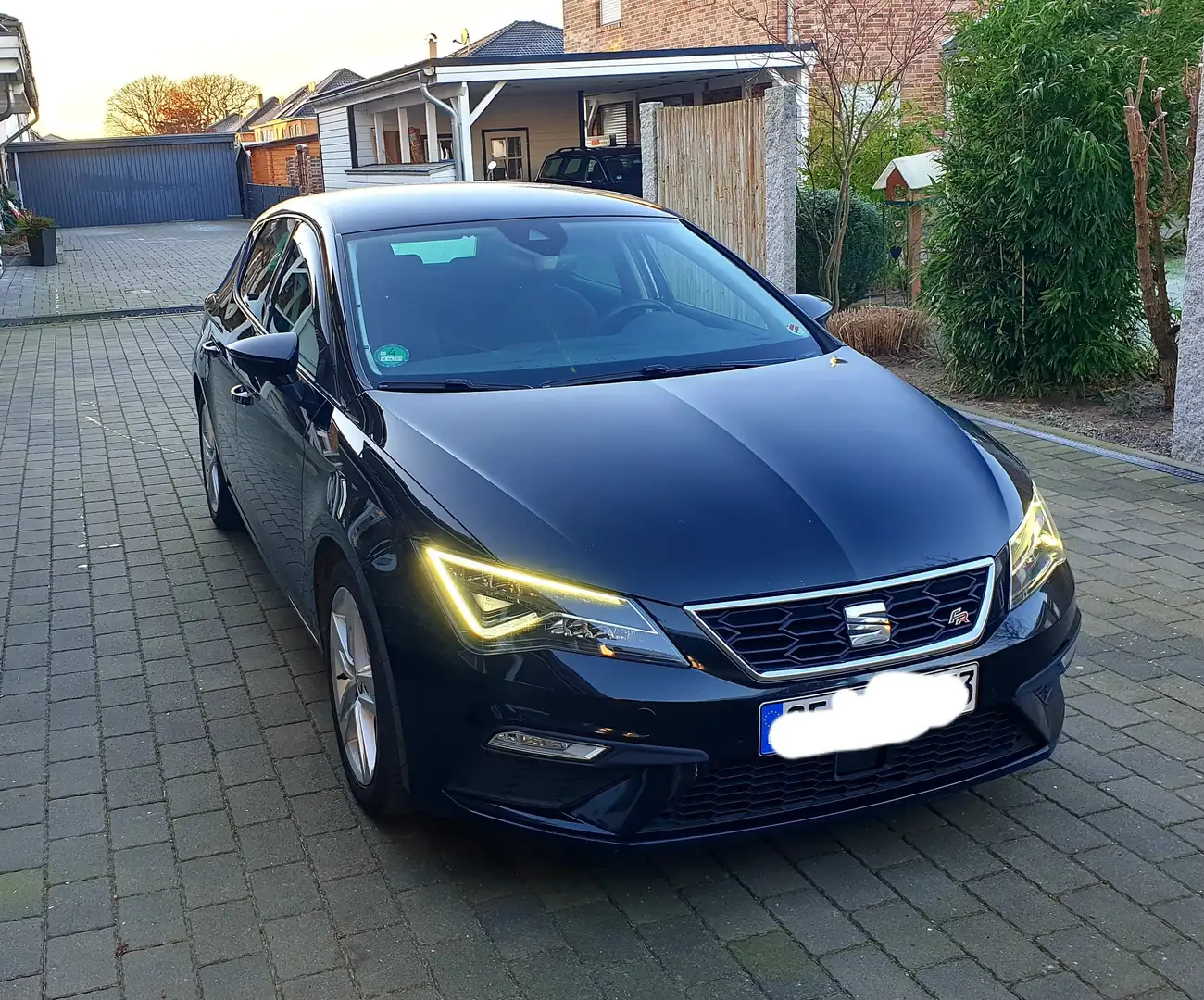 SEAT Leon Leon 2.0 TDI DPF Start Schwarz - 1