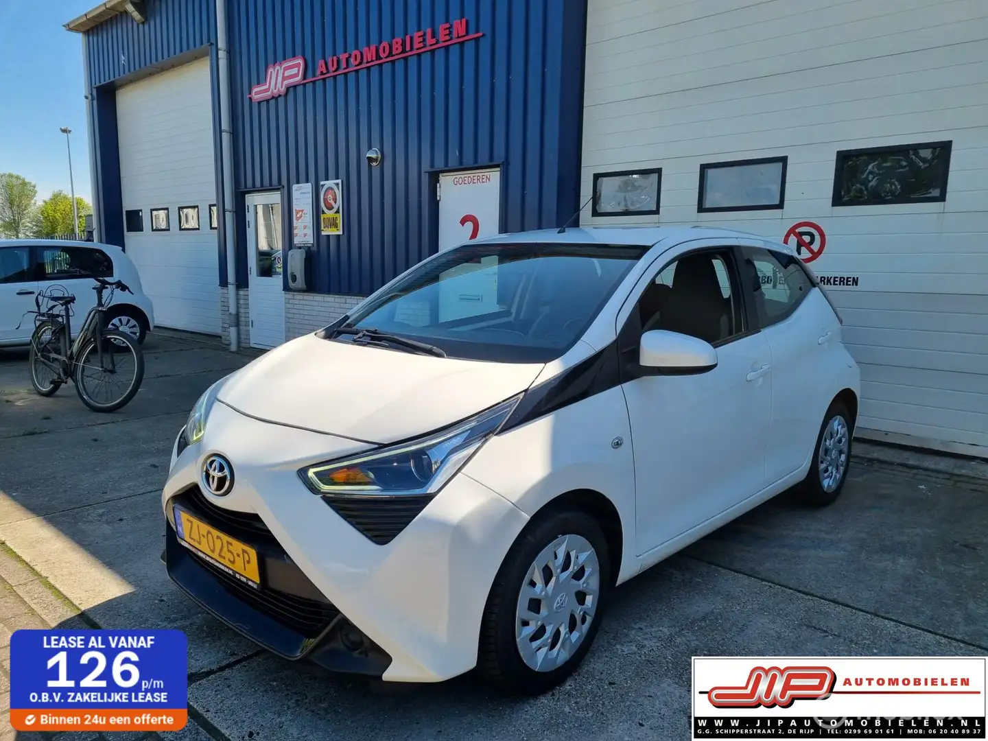 Toyota Aygo 1.0 VVT-i x-play 5 deurs airco, camera Wit - 1