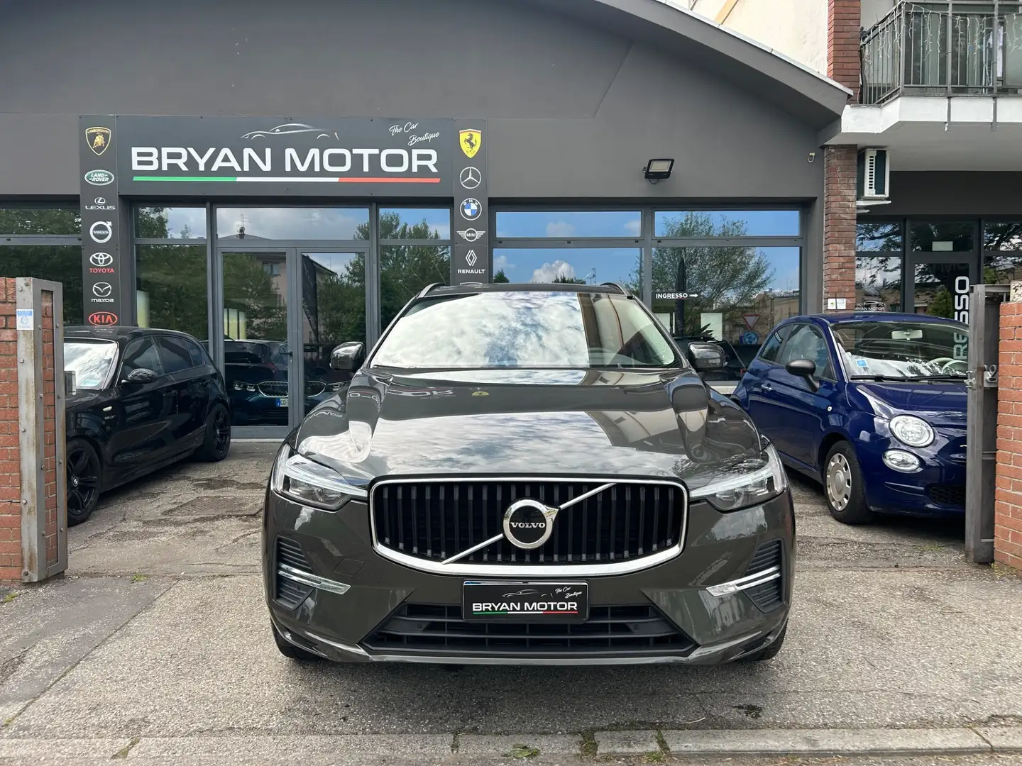 Volvo XC60 XC60 B4 (d) AWD Geartronic Momentum Grigio - 2
