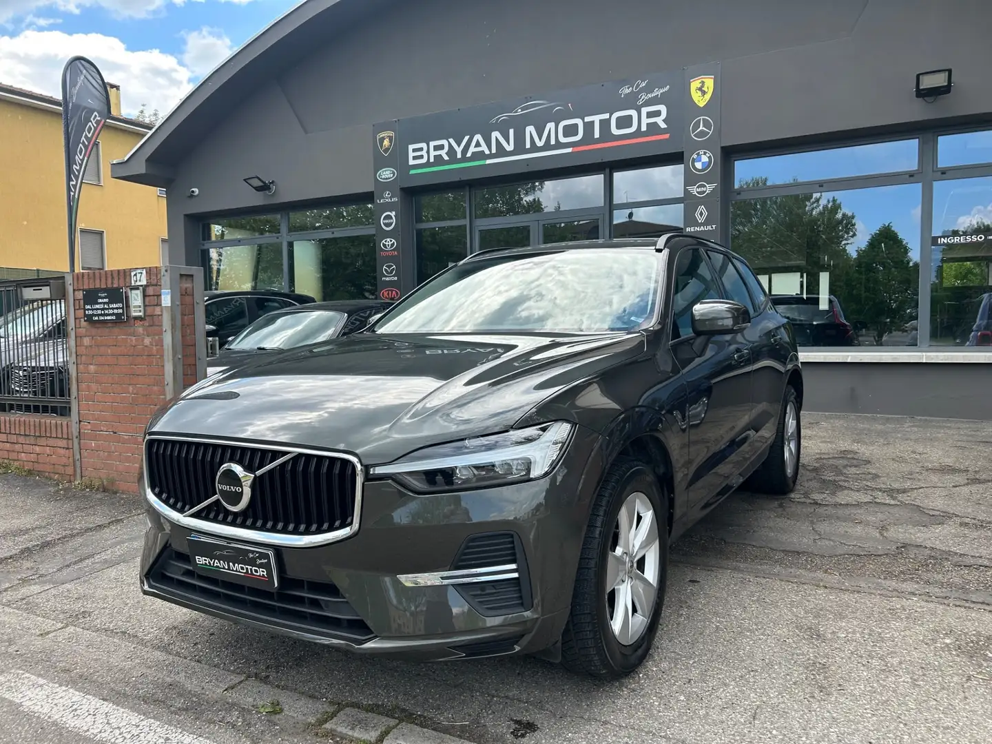 Volvo XC60 XC60 B4 (d) AWD Geartronic Momentum Grigio - 1