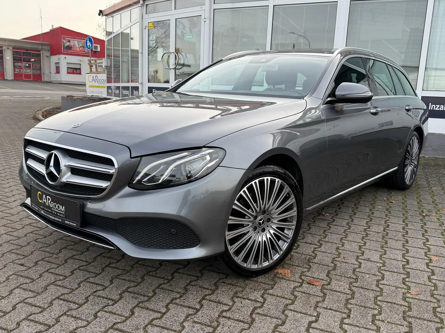 Mercedes-Benz E 220 E 220 d 4Matic T-Modell 4Matic*Widescreen*Ahk* Grau - 1
