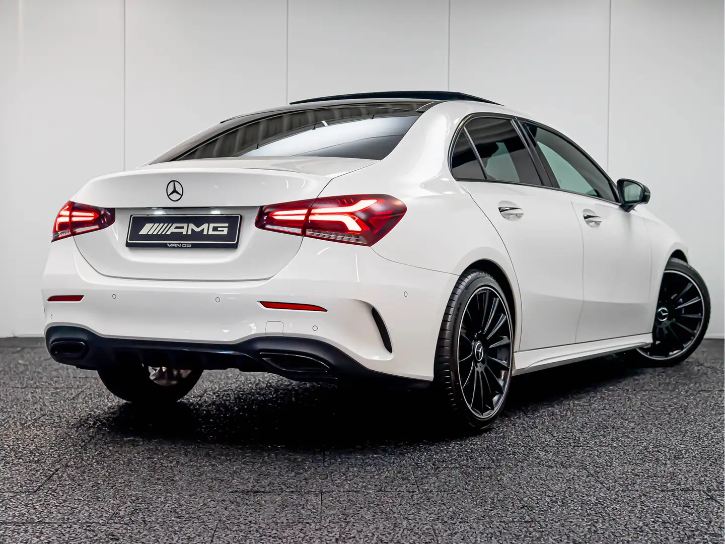 Mercedes-Benz A 200 A AMG Line | NIGHT | Pano | Burmester® Wit - 2