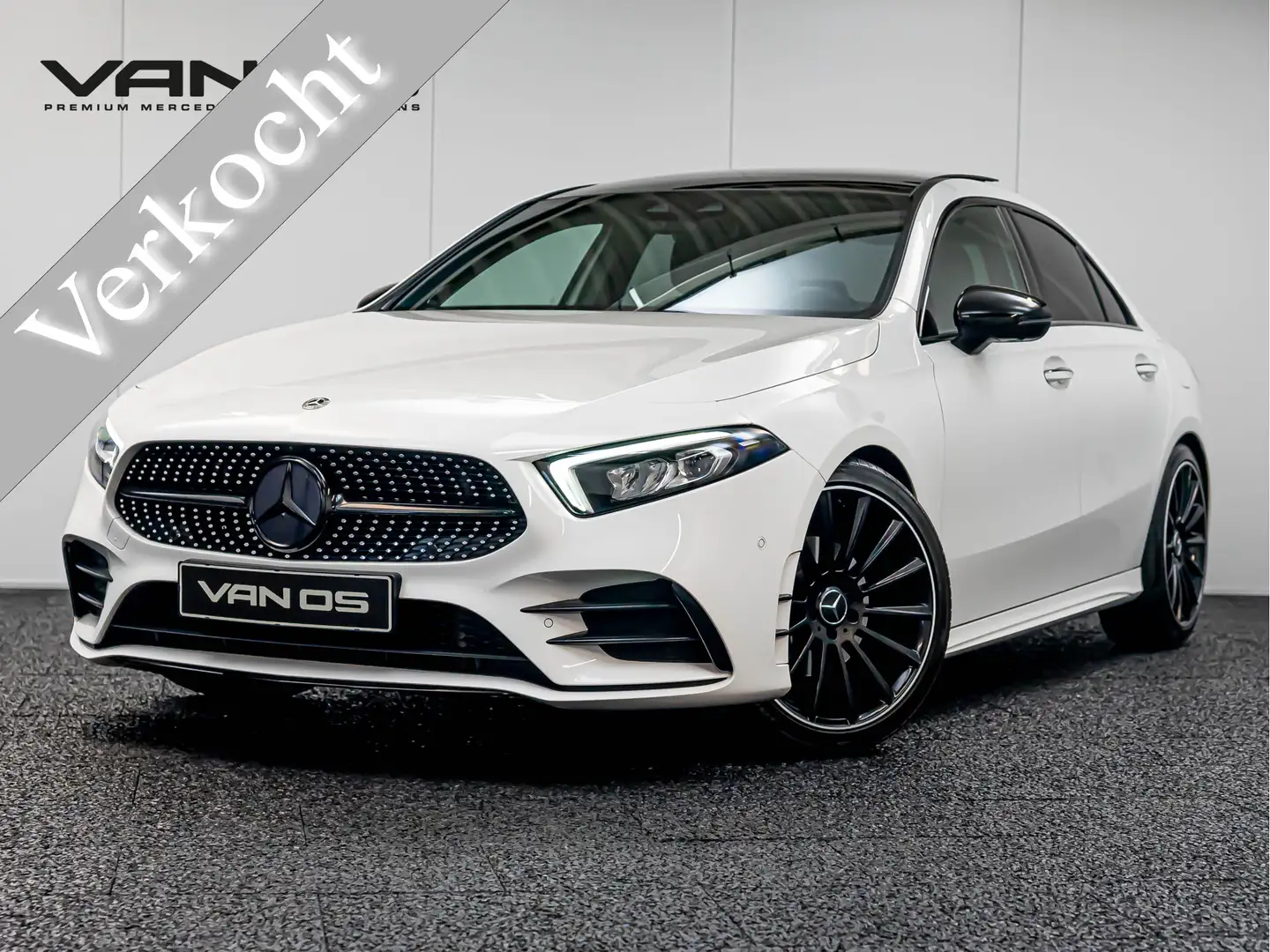 Mercedes-Benz A 200 A AMG Line | NIGHT | Pano | Burmester® Blanc - 1