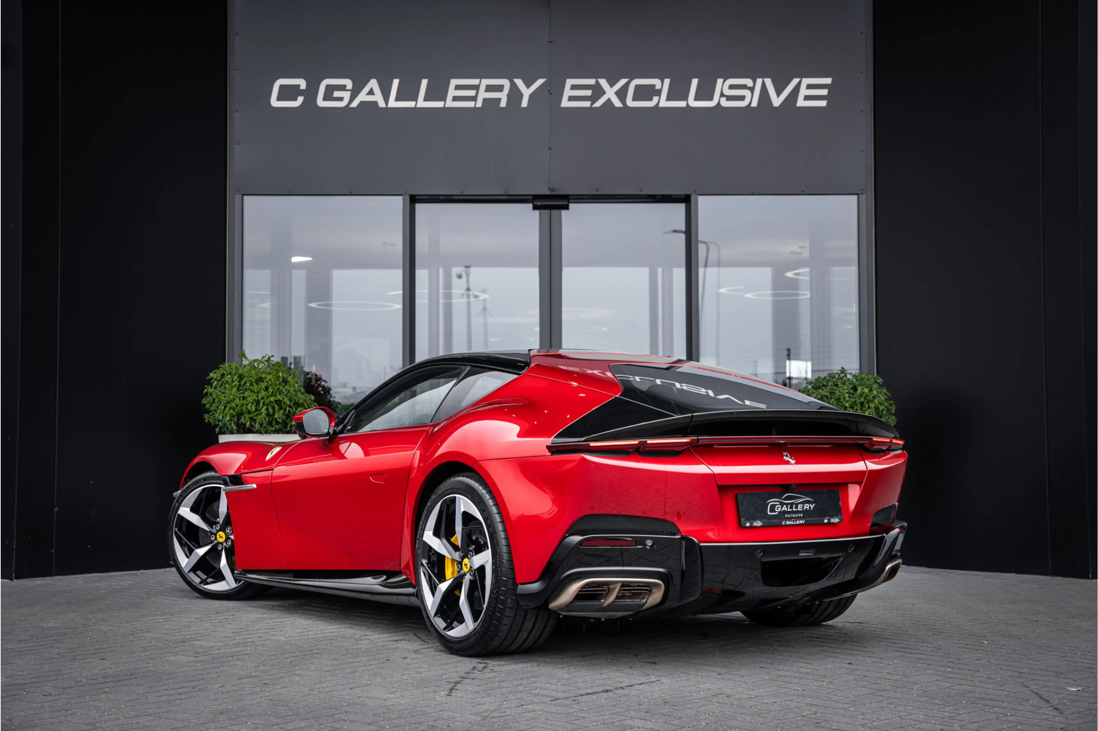 Ferrari 12 Cilindri 6.5 V12 - Rosso Imola | Lift | Carbon Interior | S — photo 5