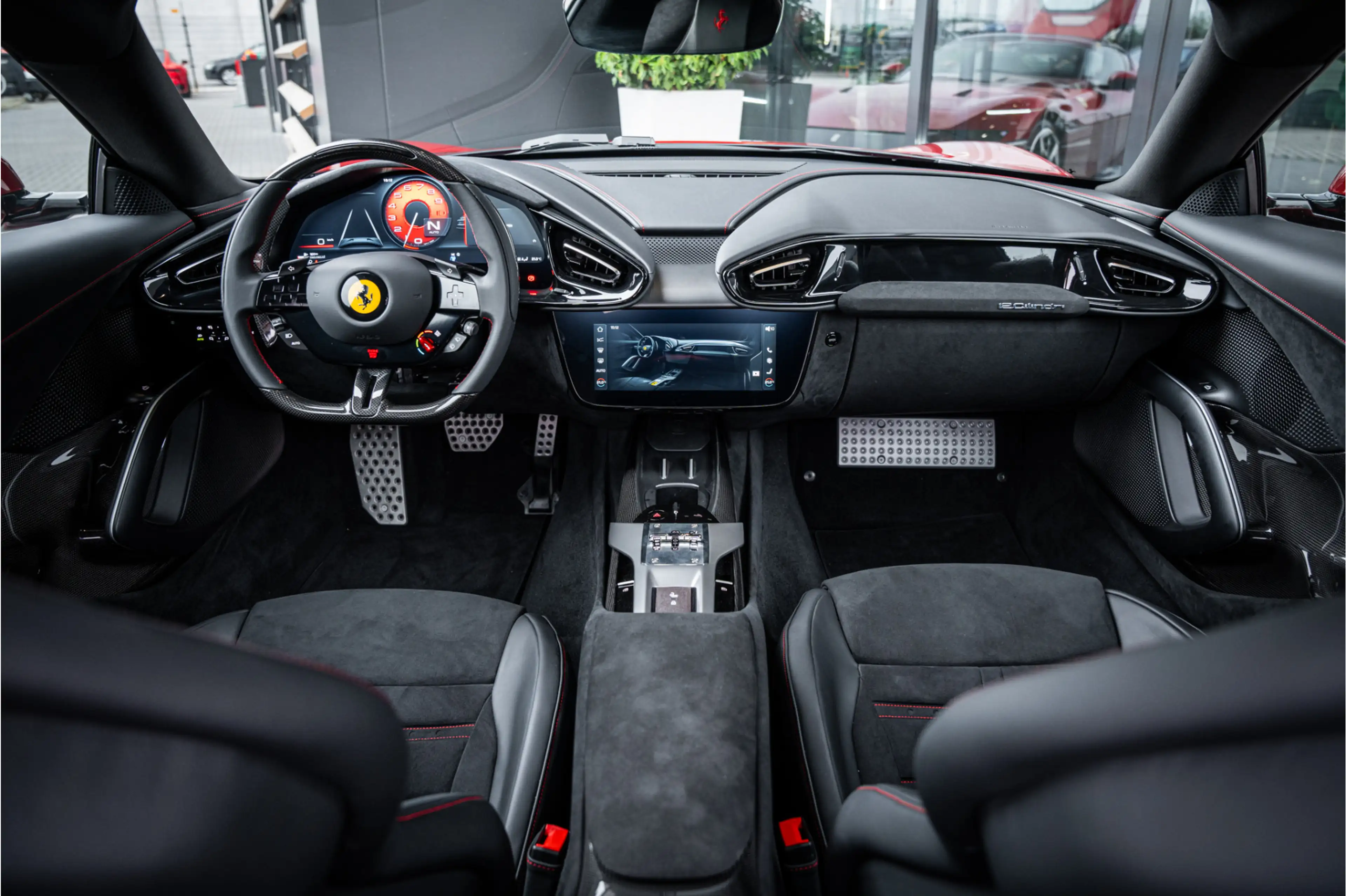 Ferrari 12 Cilindri 6.5 V12 - Rosso Imola | Lift | Carbon Interior | S — photo 9