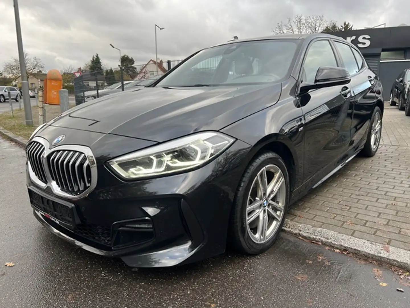 BMW 120 d M Sport*LED*LIVECOCKPIT*SPUR*SHADOW* Schwarz - 1