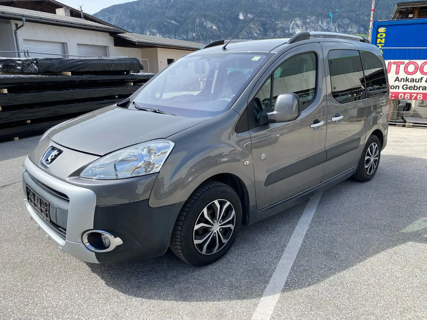 Peugeot Partner Tepee Outdoor 1,6 HDi 90 FAP Šedá - 1