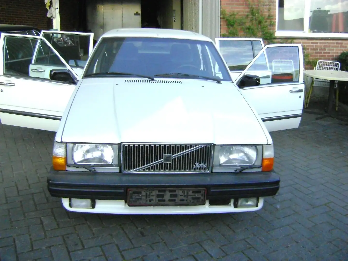 Volvo 760 760 Aut. Turbo Белый - 1