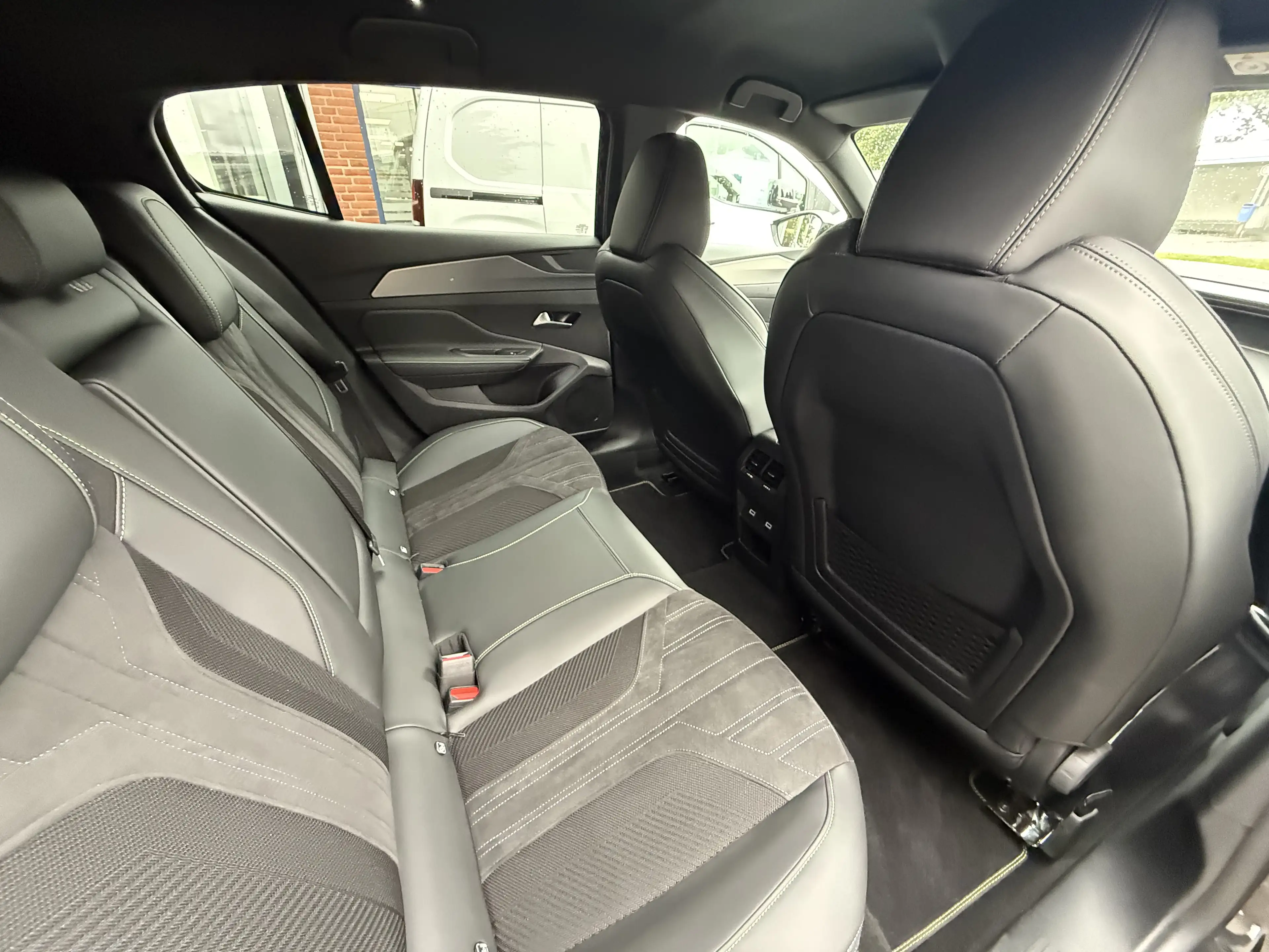 Peugeot 408 PureTech 130 GT — photo 10