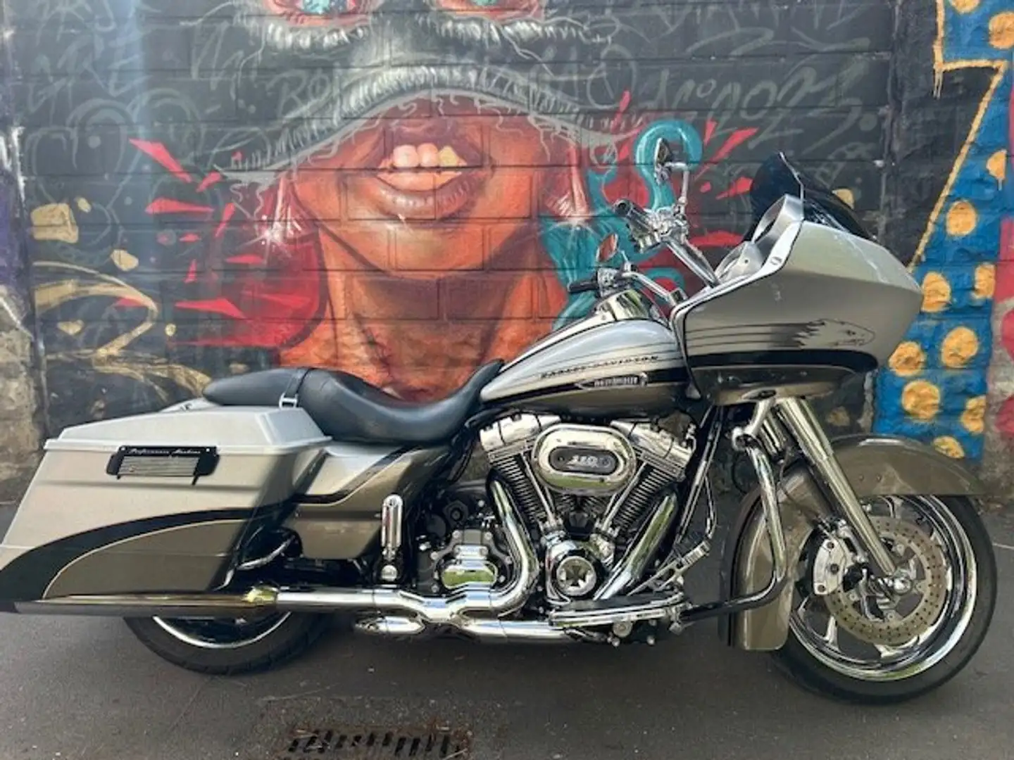 Harley-Davidson Road Glide cvo 110 Argento - 1