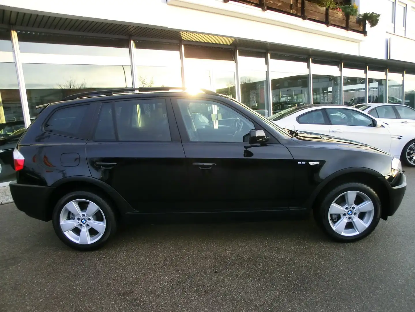 BMW X3 2.5i * Xenon * Navi * Panorama * AHK * 2.Hd. Schwarz - 2