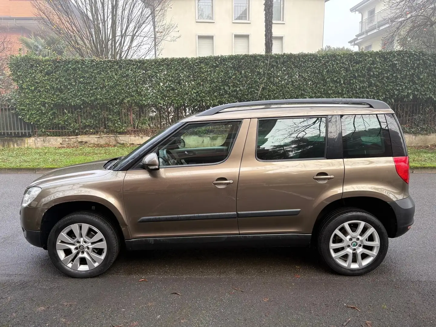 Skoda Yeti Yeti 2.0 TDI CR 110CV 4x4 Elegance Bianco - 2