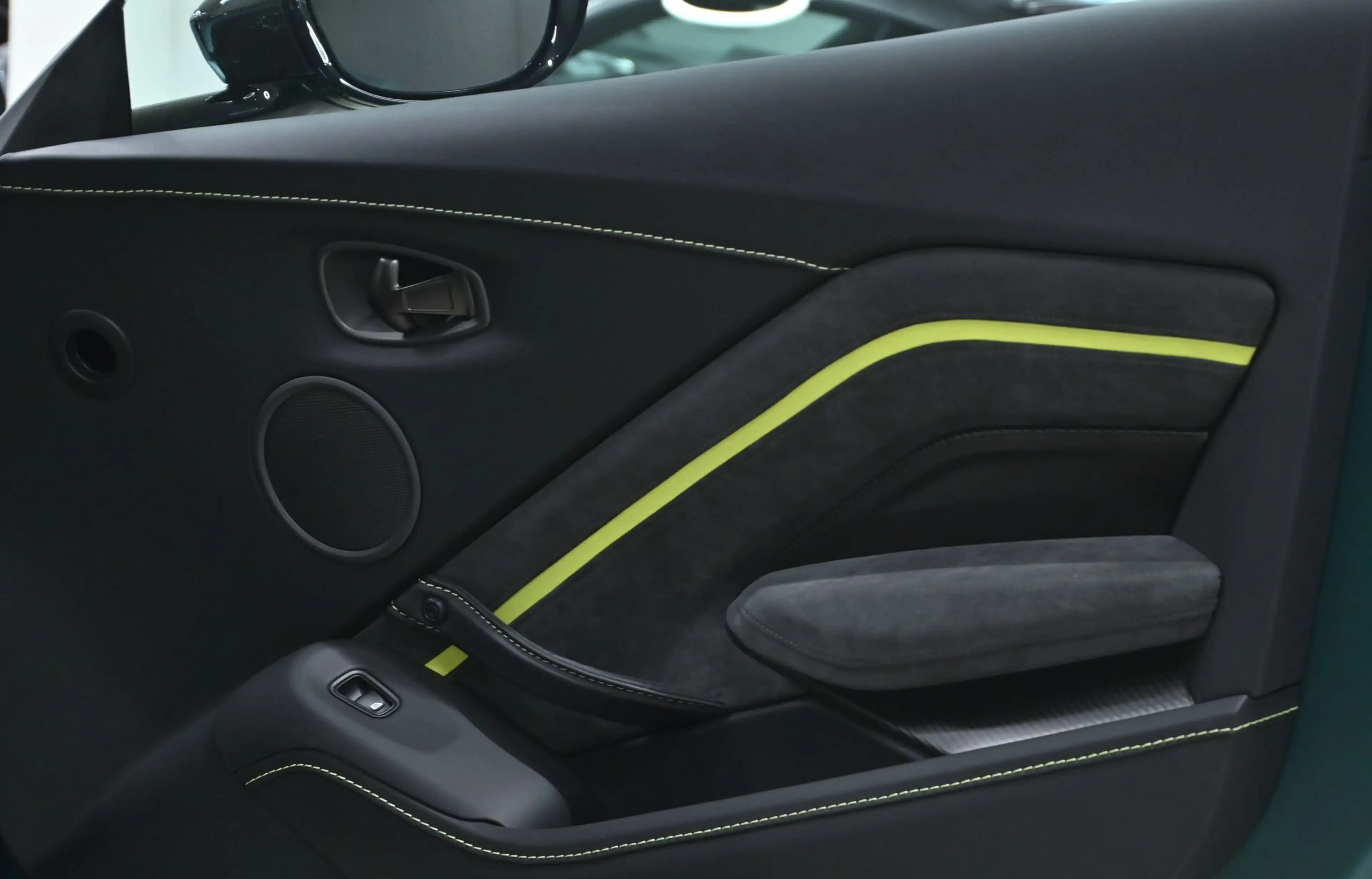 Aston Martin Vantage V8 Vantage F1 Edition Coupe — photo 6