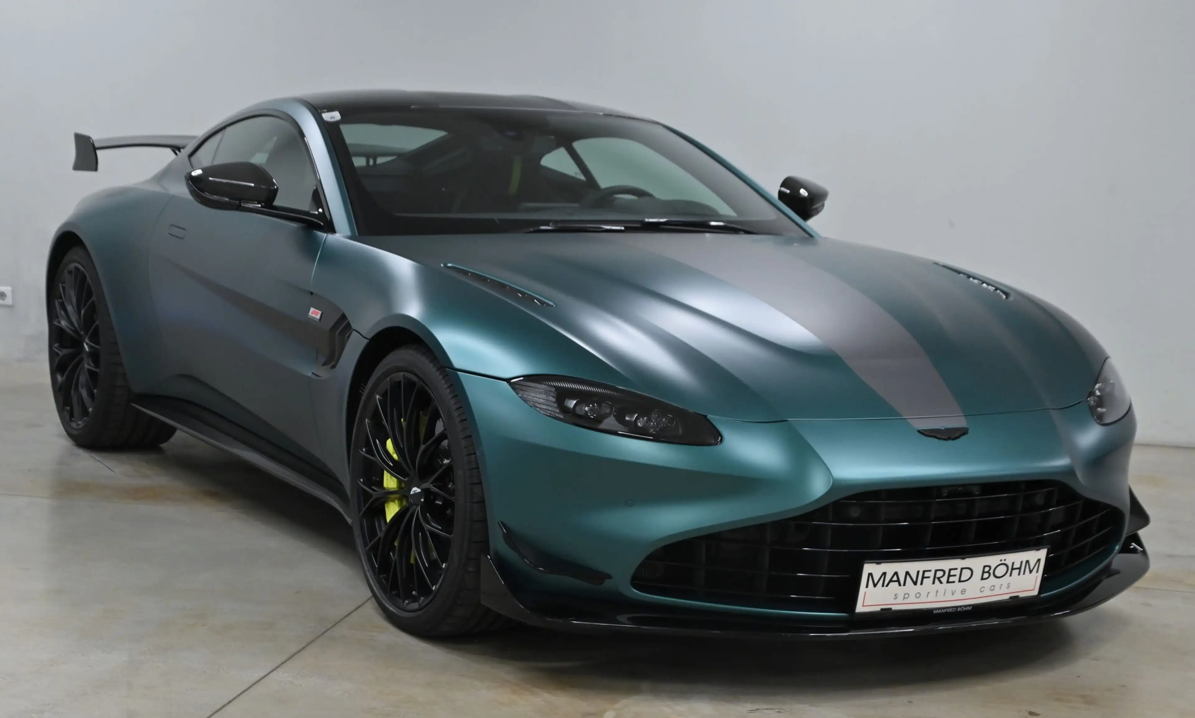 Aston Martin Vantage V8 Vantage F1 Edition Coupe — photo 2