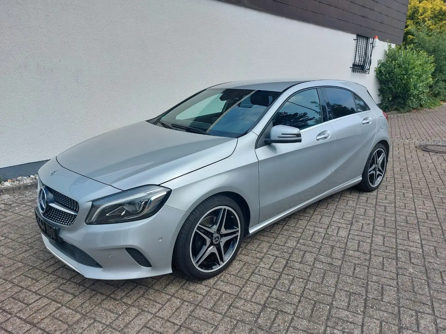 Mercedes-Benz A 200 A -Klasse A 200 BlueEfficiency Stříbrná - 2