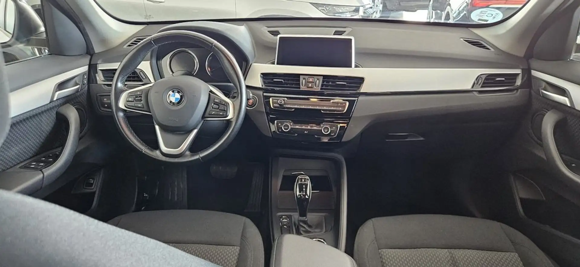 BMW X1 sDrive 18dA Corporate Negro - 2