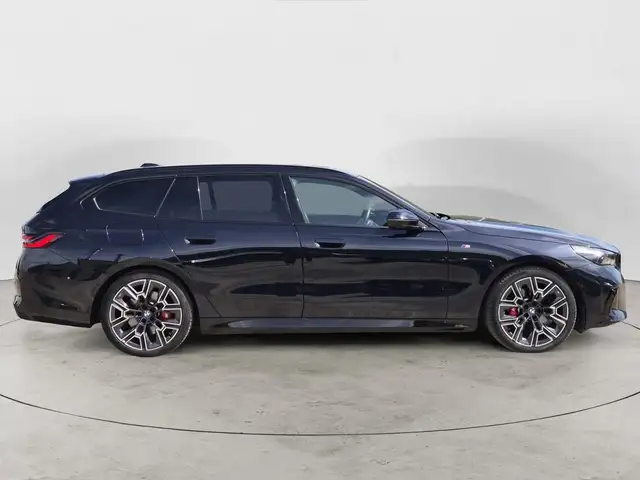 BMW 5 Series view 5