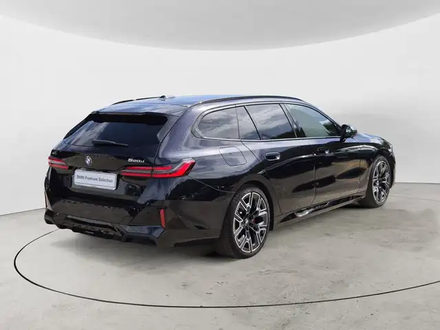 BMW 5 Series view 4