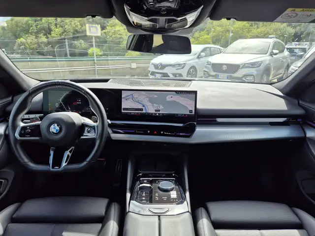 BMW 5 Series view 8