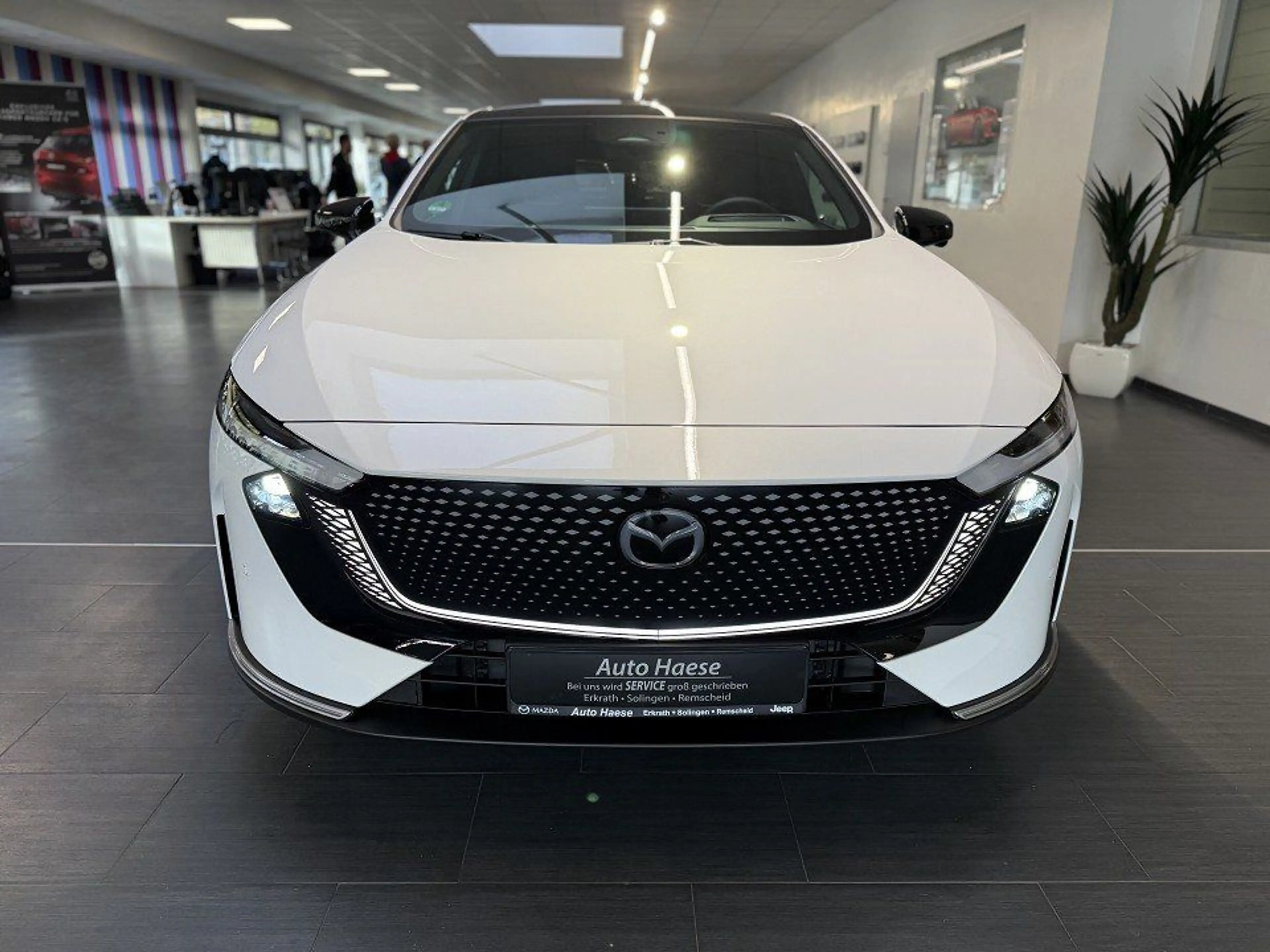 Mazda 6e 6E EV 245PS Long Range Takumi 360° 14,6-Zoll Dis — photo 2