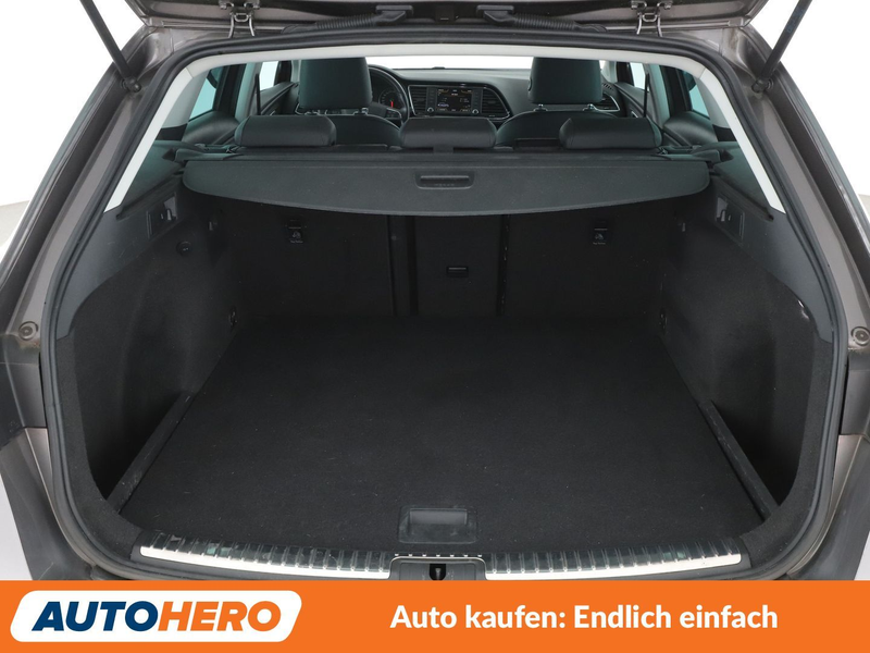 SEAT Leon 2.0 TDI Style *NAV*LED*ACC*CAM*PDC*SHZ*ALU*KLIMA* — photo 17