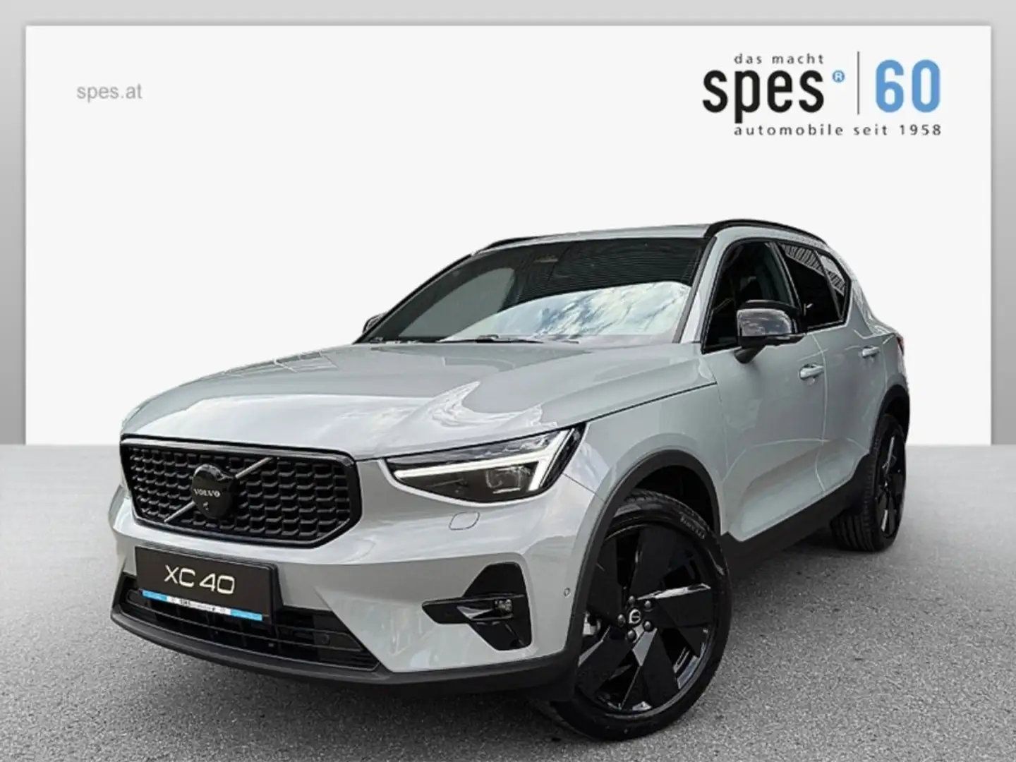Volvo XC40 Black Edition Plus, B3 Mild Hybrid, Benzin Grau - 2