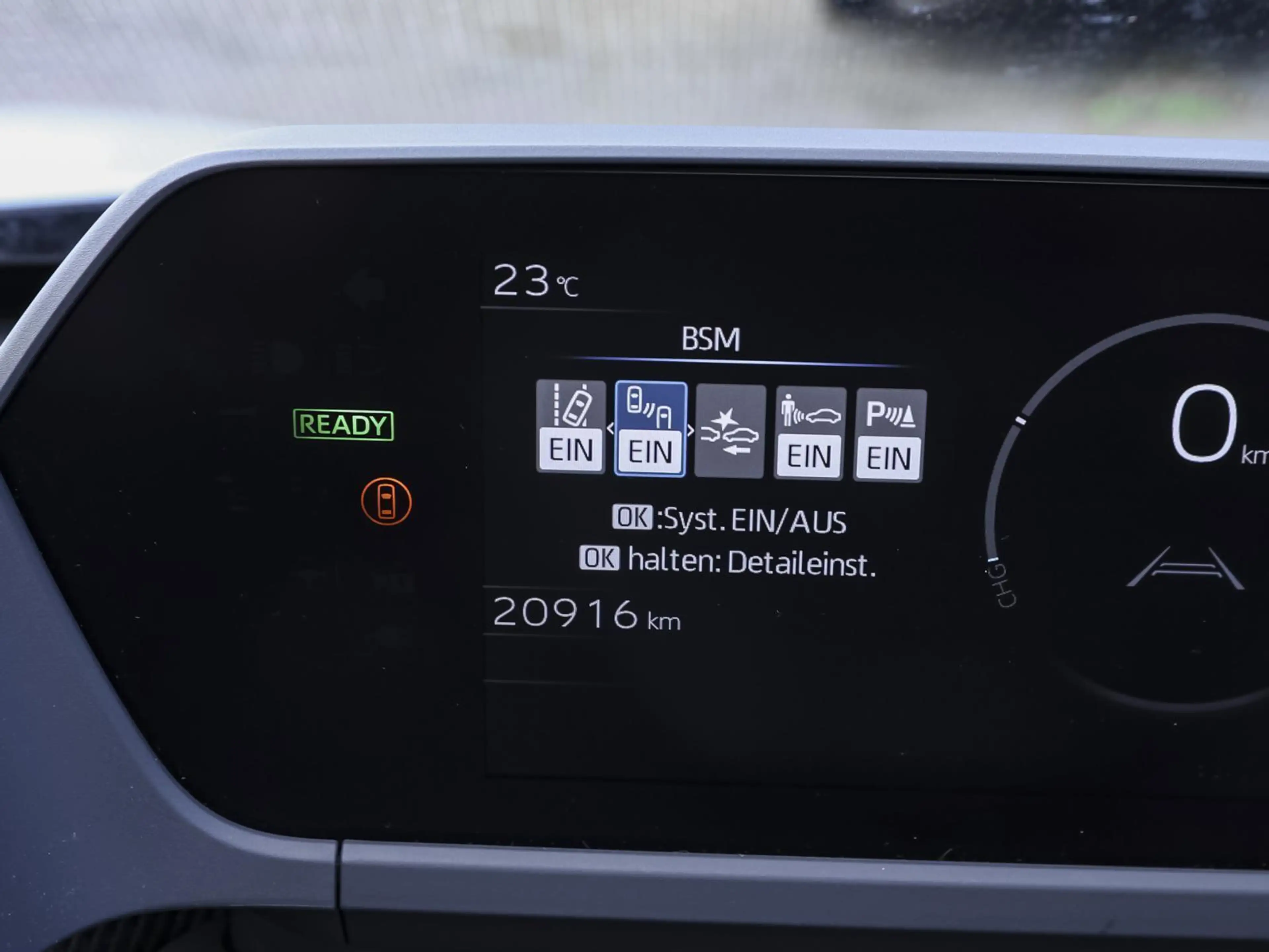 Toyota bZ4X Allrad Comfort-P. Technik-P. PANO — photo 15