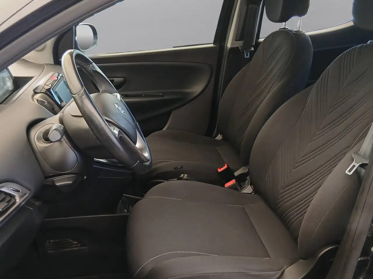 Lancia Ypsilon 2023 — фото 10