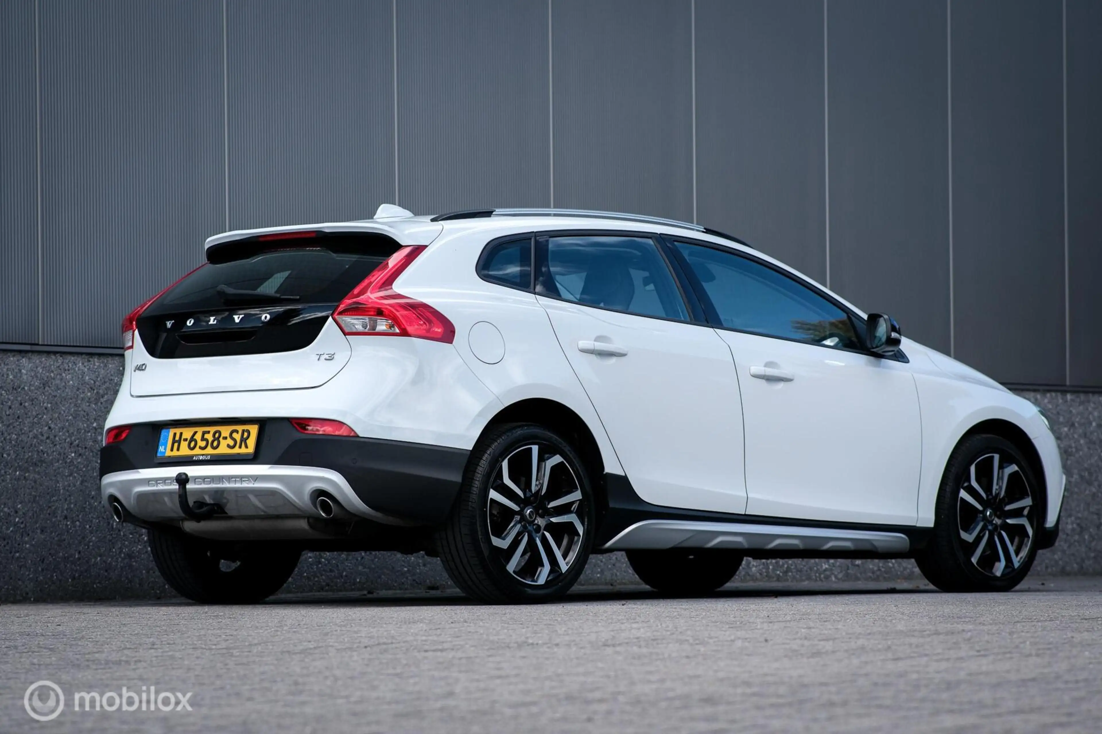 Volvo V40 Cross Country 1.5 T3 Polar+ Automaat | Trekhaak | Panorama | LED — photo 11