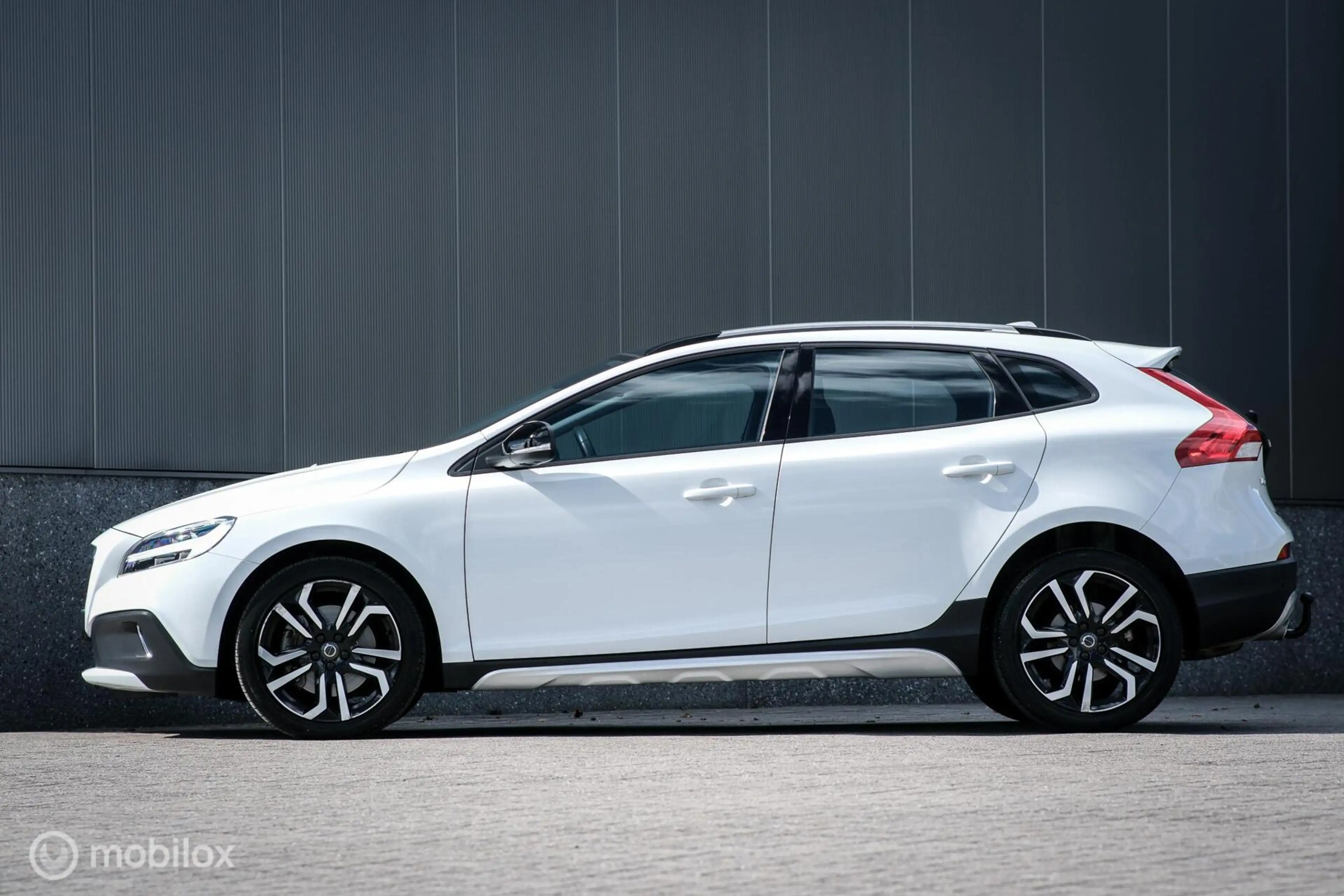 Volvo V40 Cross Country 1.5 T3 Polar+ Automaat | Trekhaak | Panorama | LED — photo 9