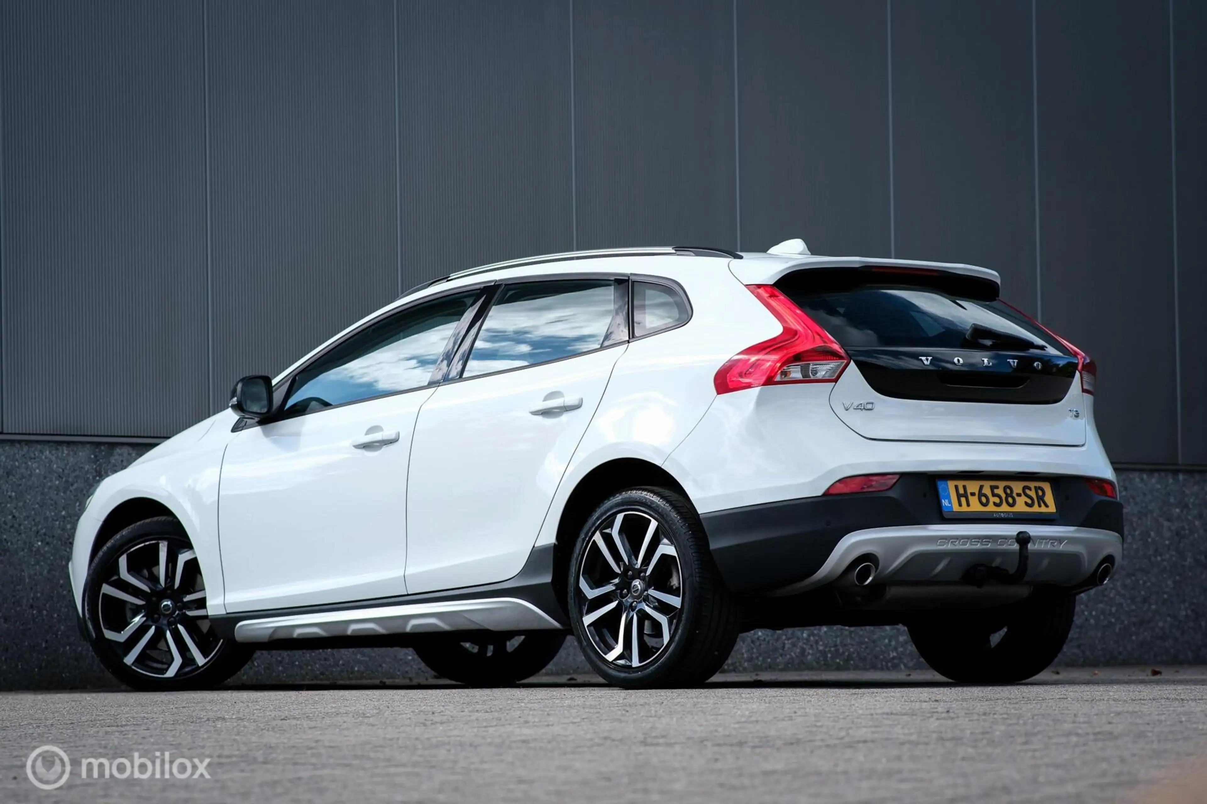 Volvo V40 Cross Country 1.5 T3 Polar+ Automaat | Trekhaak | Panorama | LED — photo 3