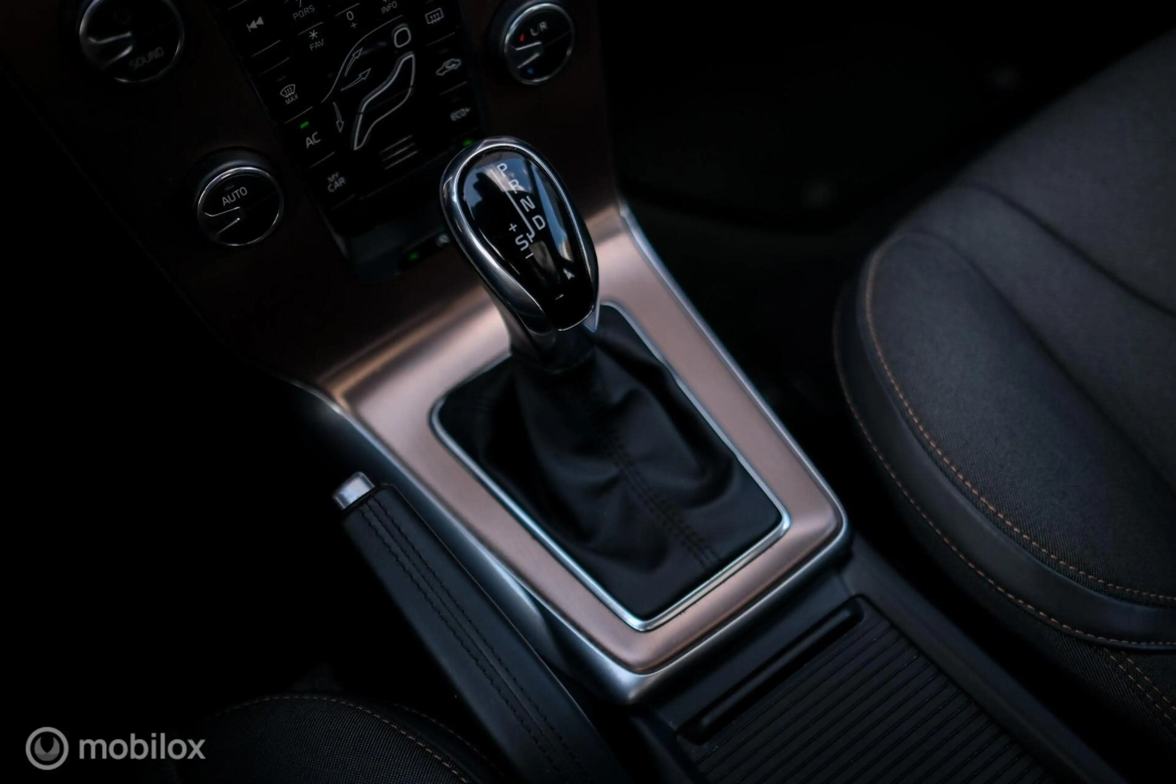 Volvo V40 Cross Country 1.5 T3 Polar+ Automaat | Trekhaak | Panorama | LED — photo 4