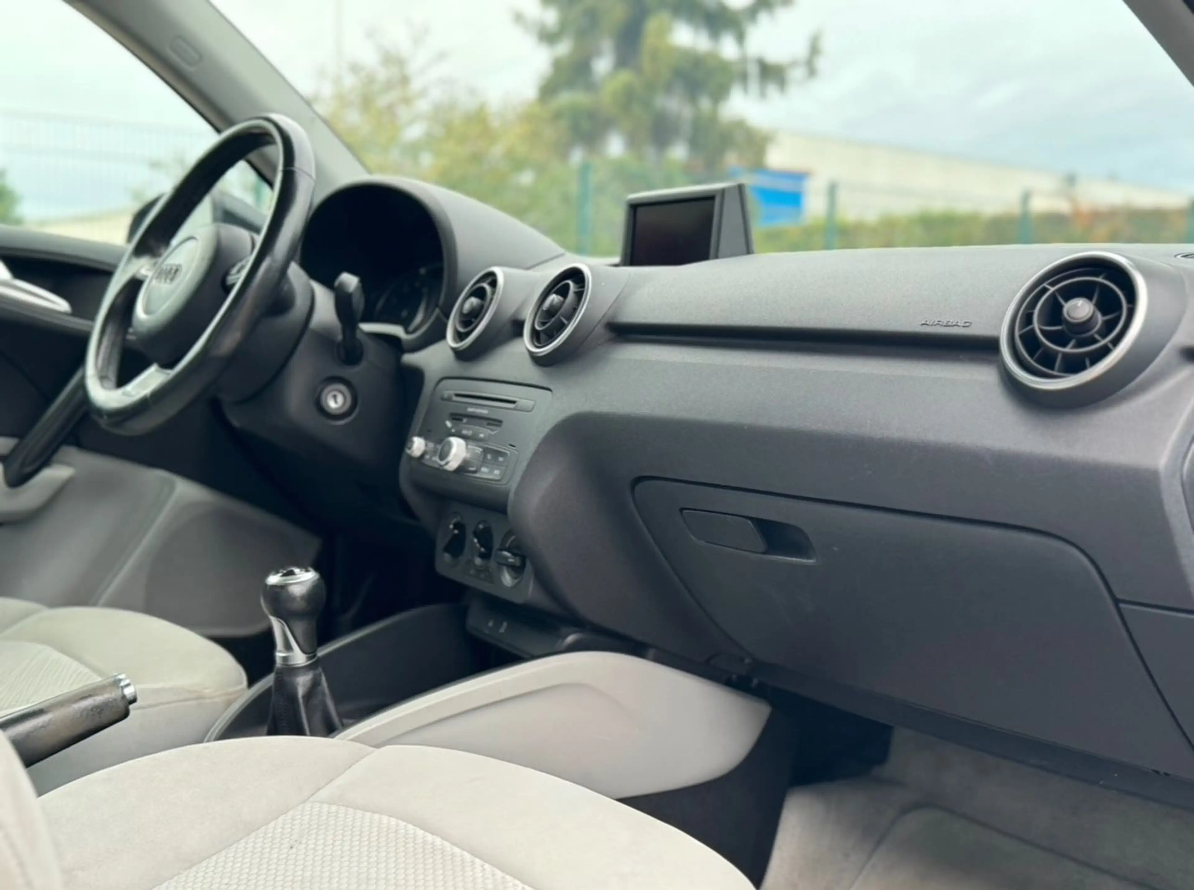 Audi A1 attraction*KLIMA*NAVI*BLUET*START/STOP*TÜV* — photo 11